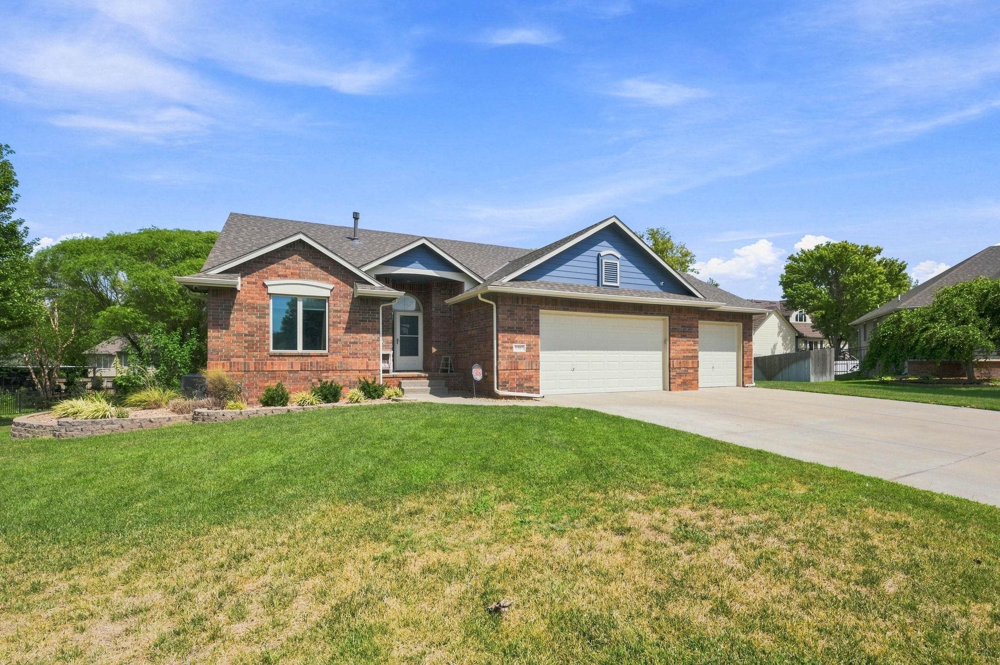 1303 S Ravenwood Ct, Derby, KS 67037