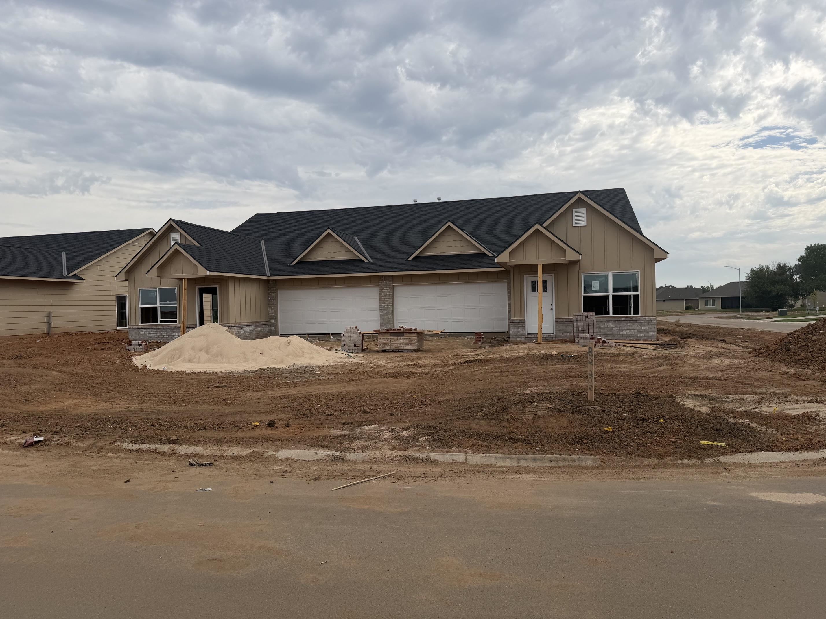 802 N Wheatland St Unti 100 #802 N Wheatland St Unit 200, Wichita, KS 67235