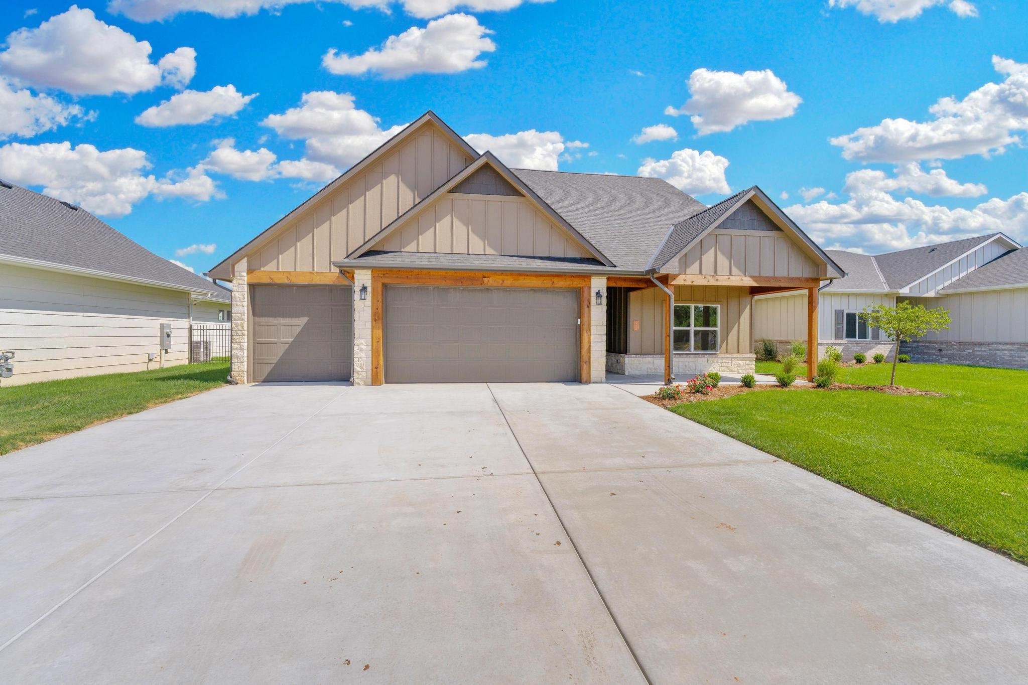 722 N Rainbow Lake Ct, Wichita, KS 67235