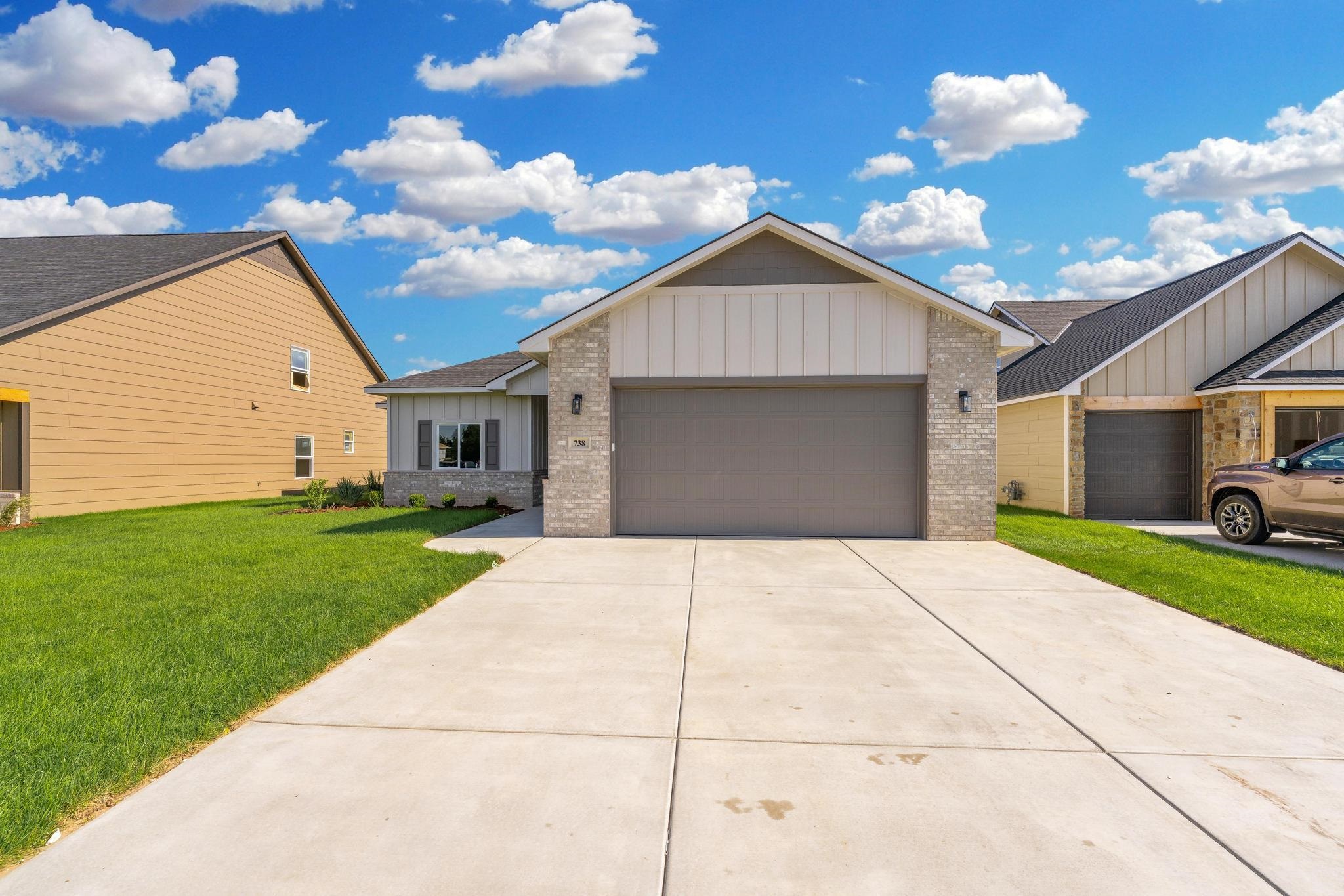 702 N Rainbow Lake Ct, Wichita, KS 67235