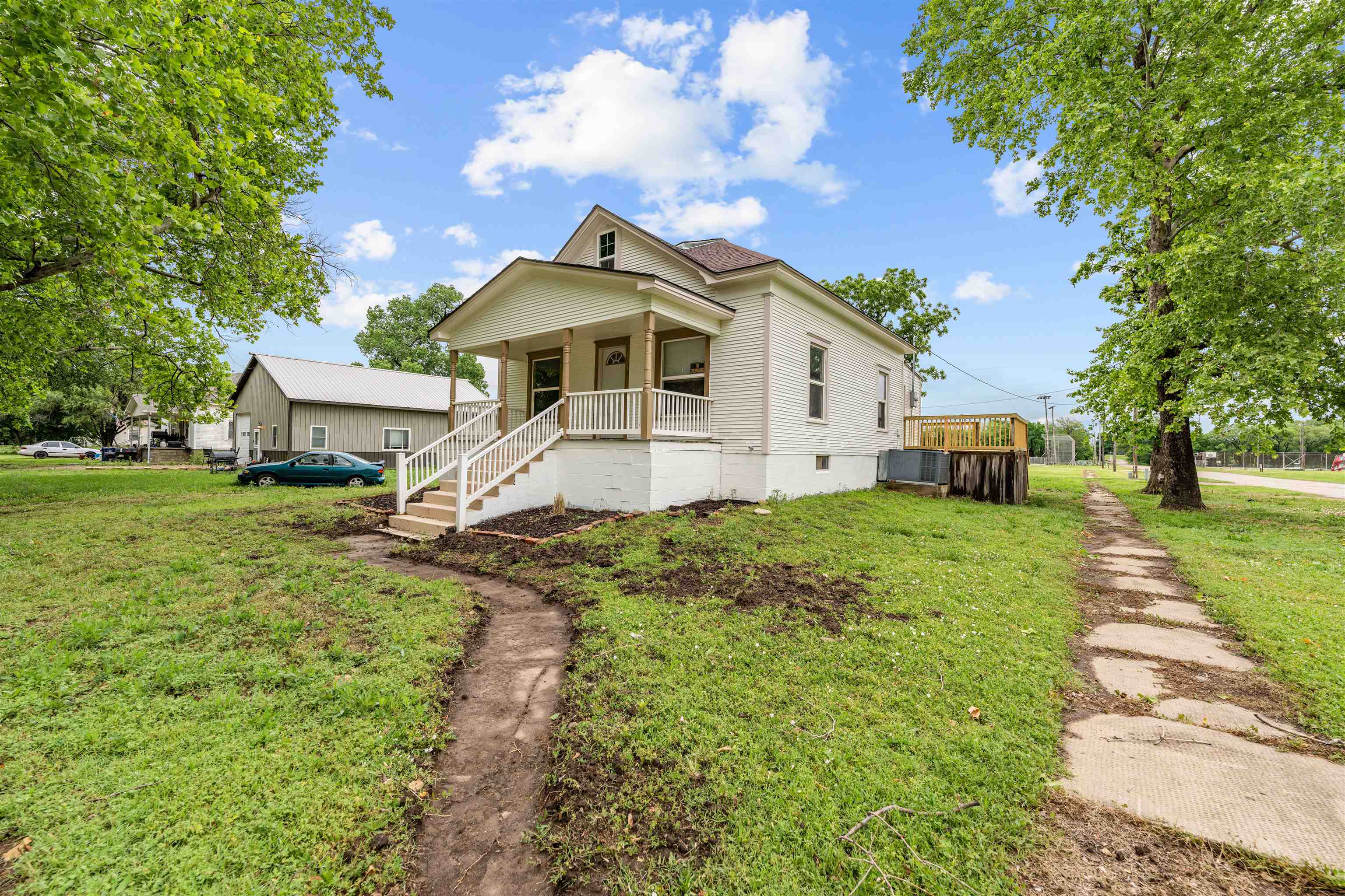 123 King St, Gypsum, KS 67448