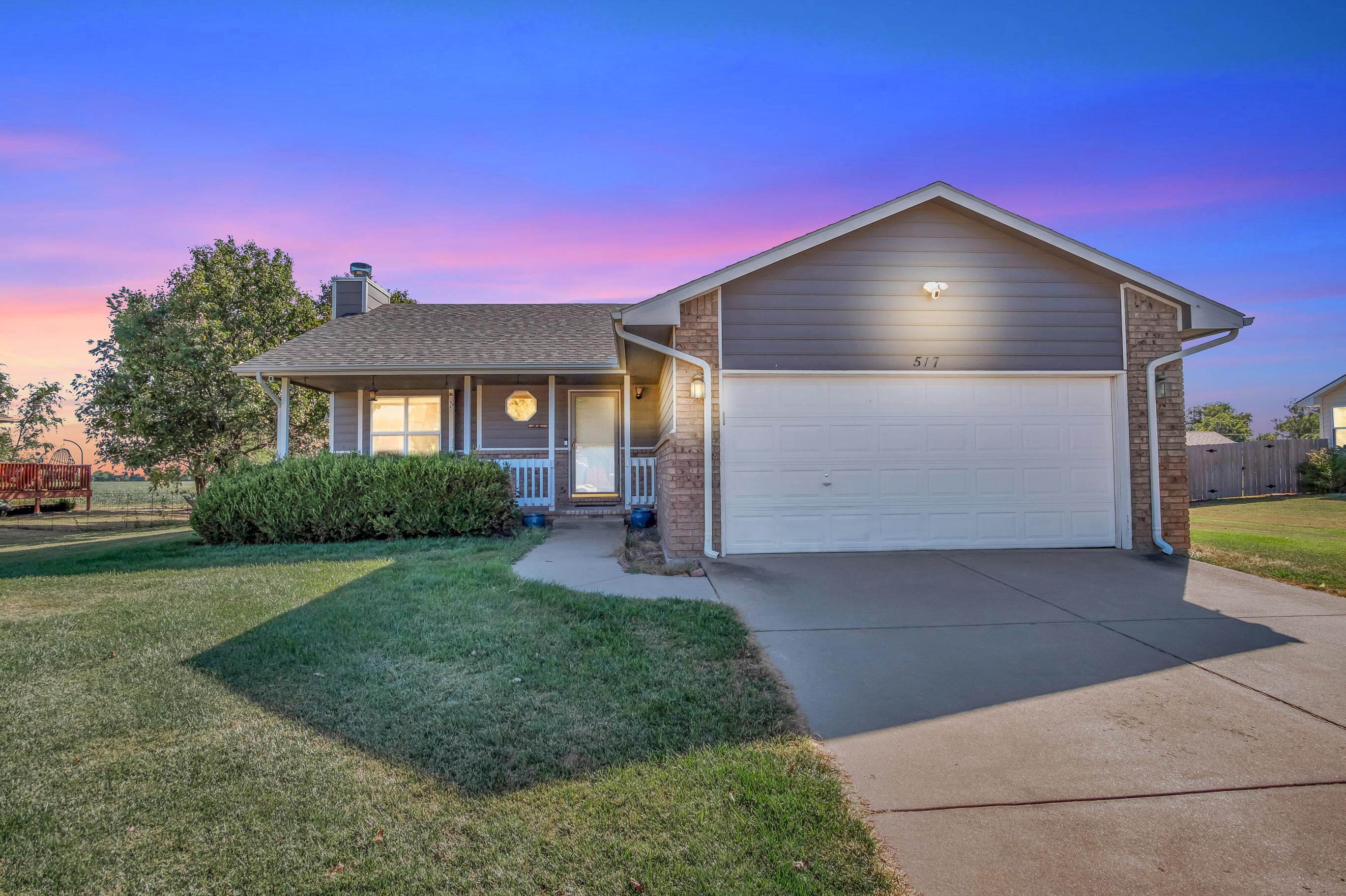 517 Clover Ln, Hesston, KS 67062