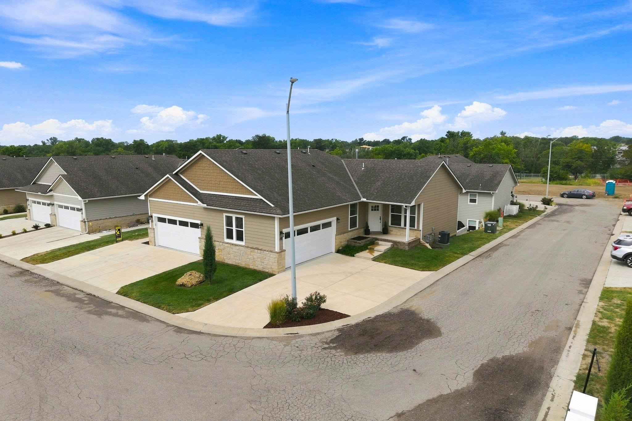 331 N 127th St E 402 bldg 27/402, Wichita, KS 67206
