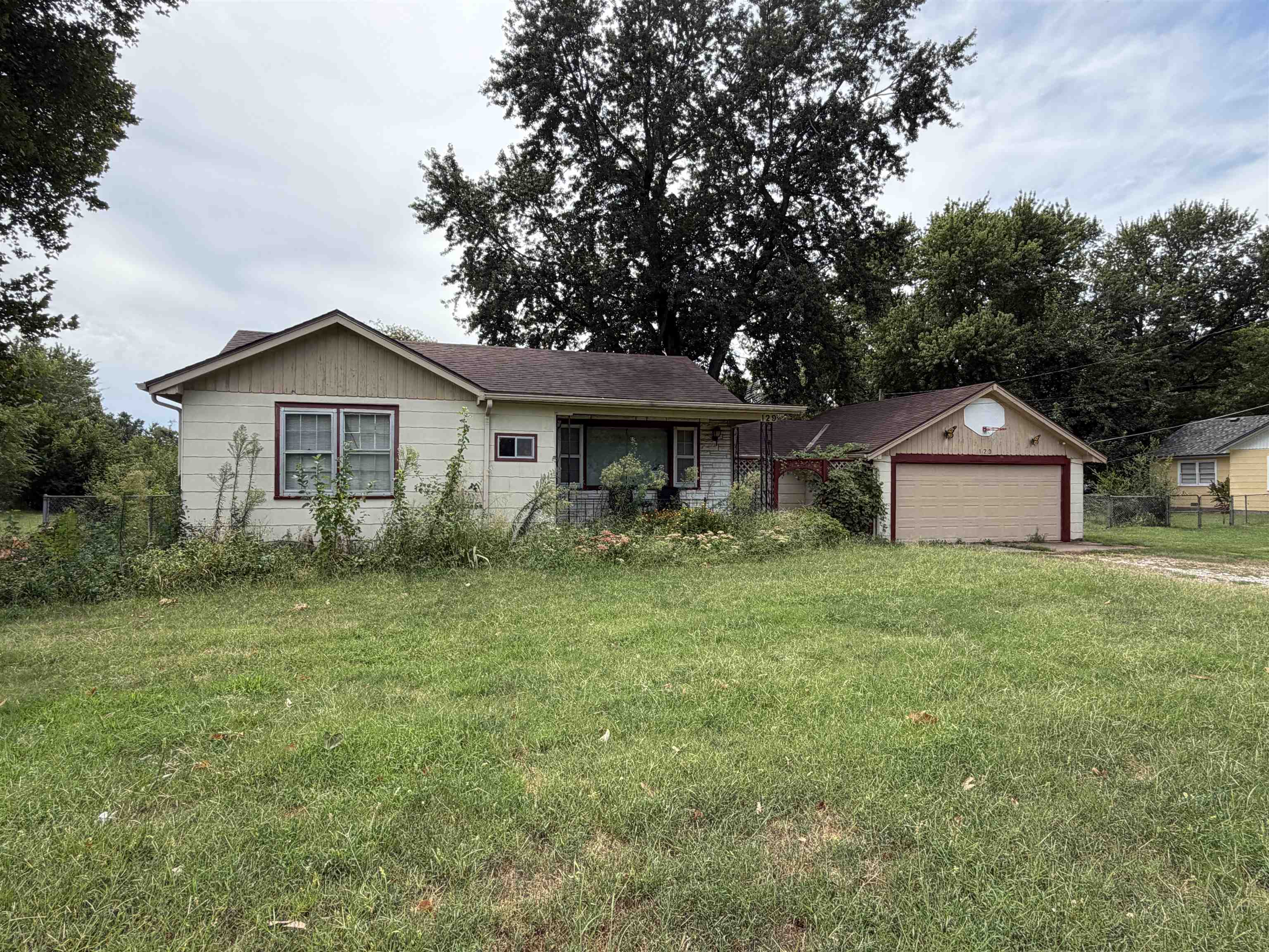 129 W 55th St S, Wichita, KS 67217