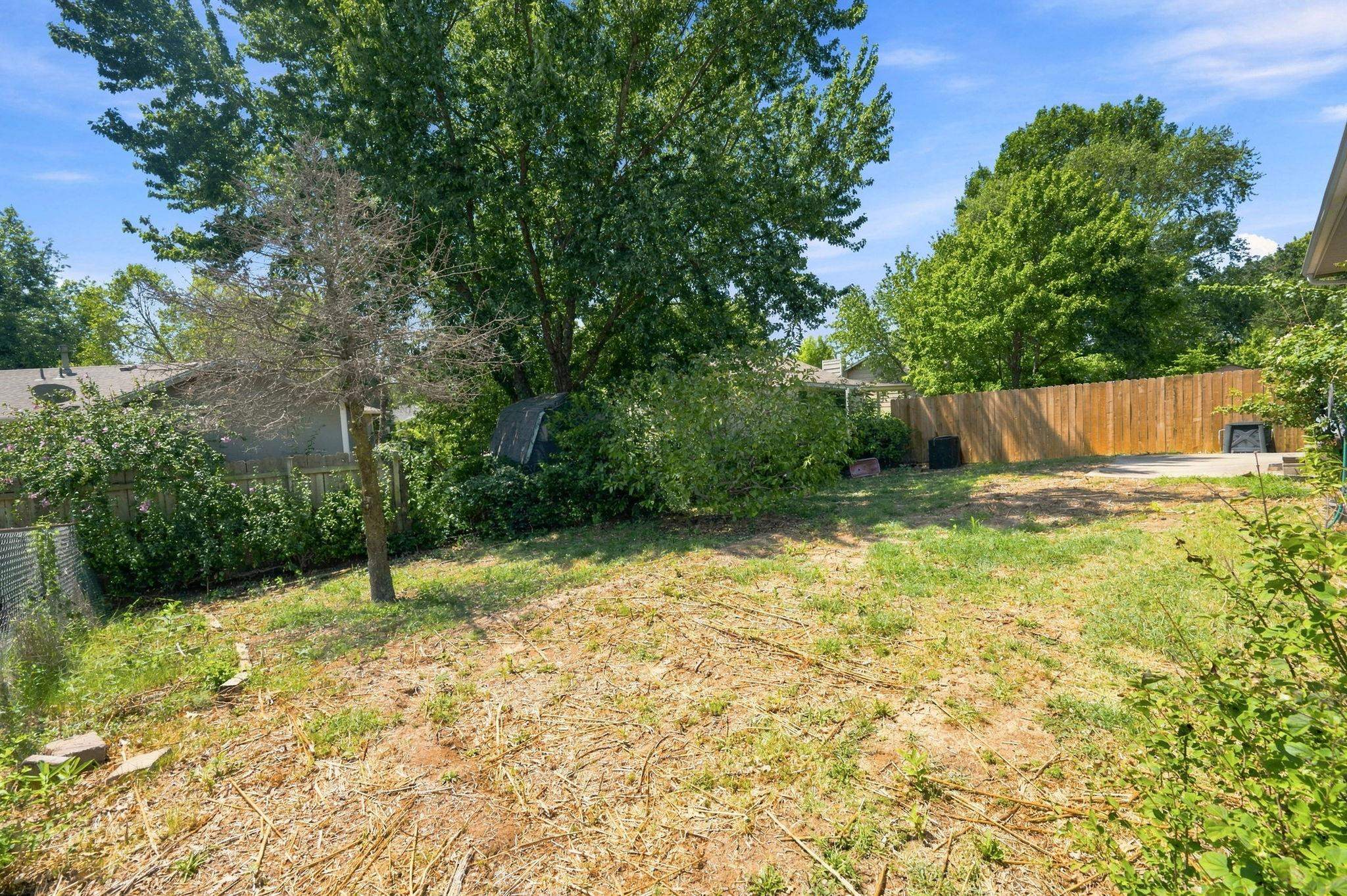 227 W Rosewood Ln, Derby, KS 67037