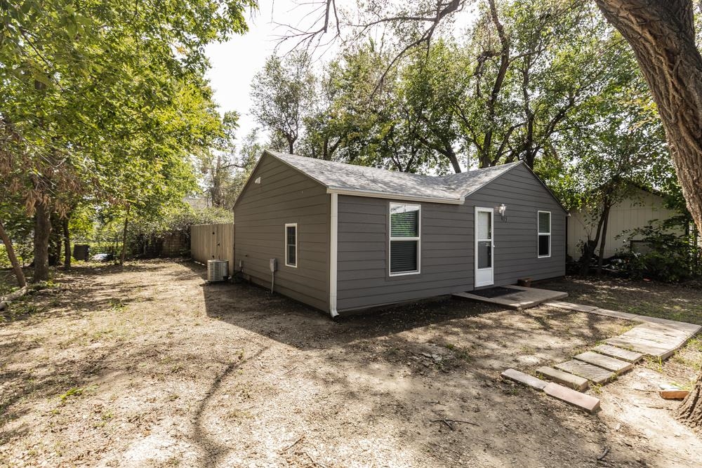 915 Maple Ave, Salina, KS 67401