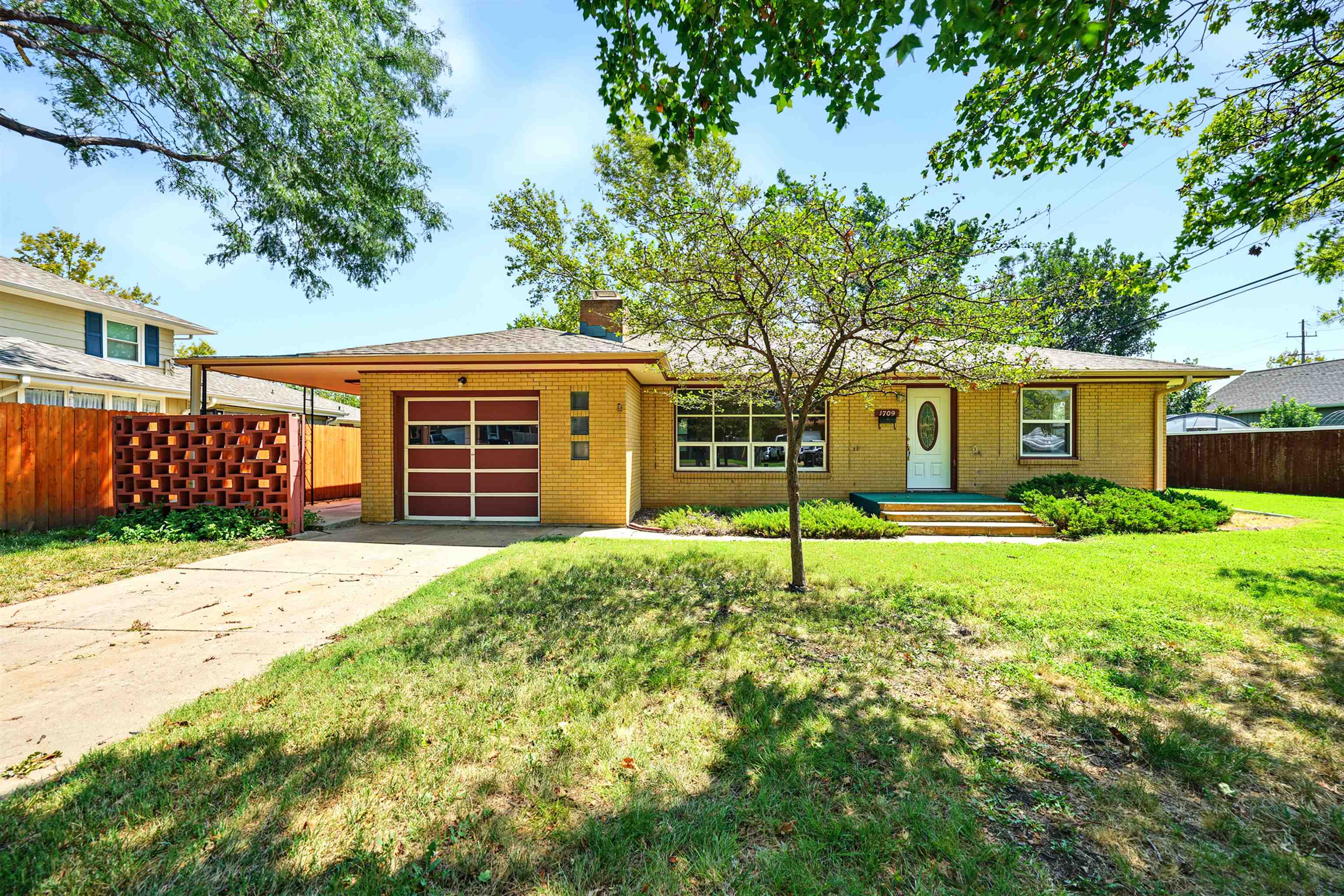 1709 Lewis St, Salina, KS 67401