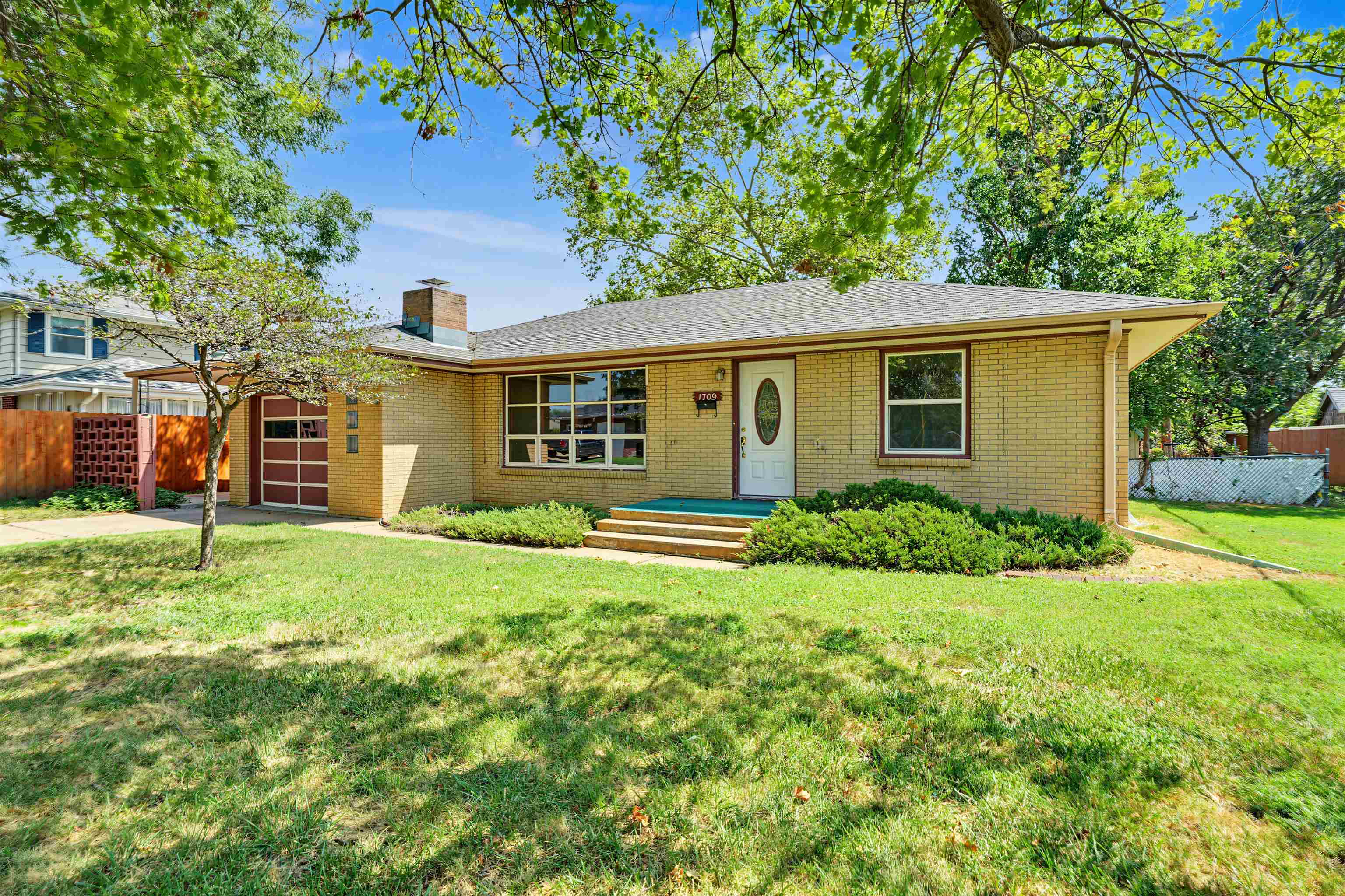 1709 Lewis St, Salina, KS 67401