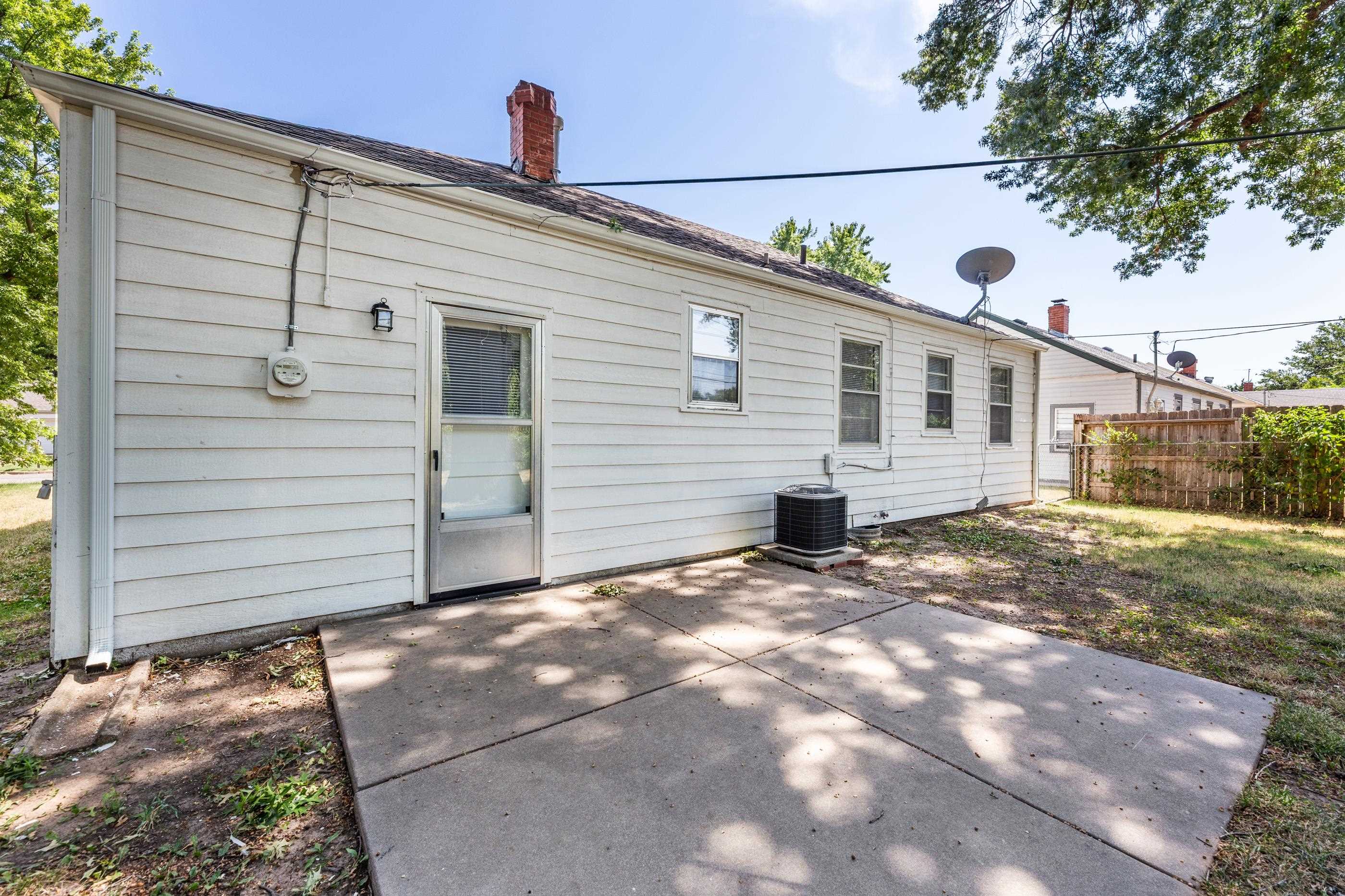 627 S Barlow, Wichita, KS 67207