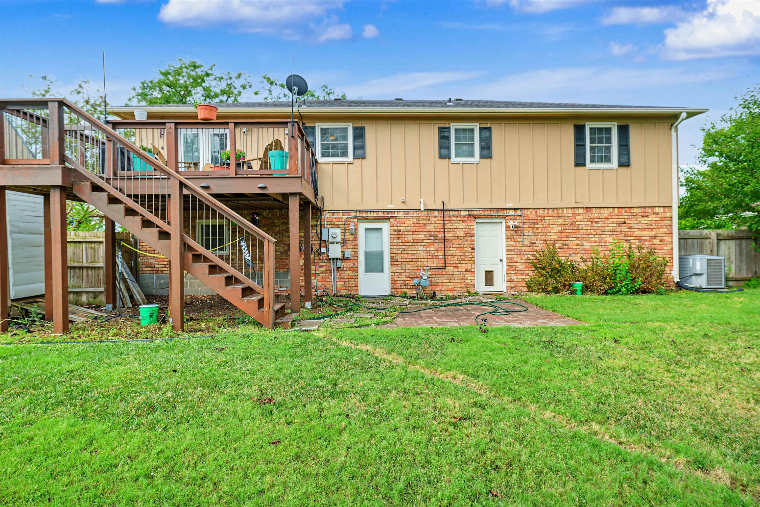 2379 Montclair Dr, Salina, KS 67401
