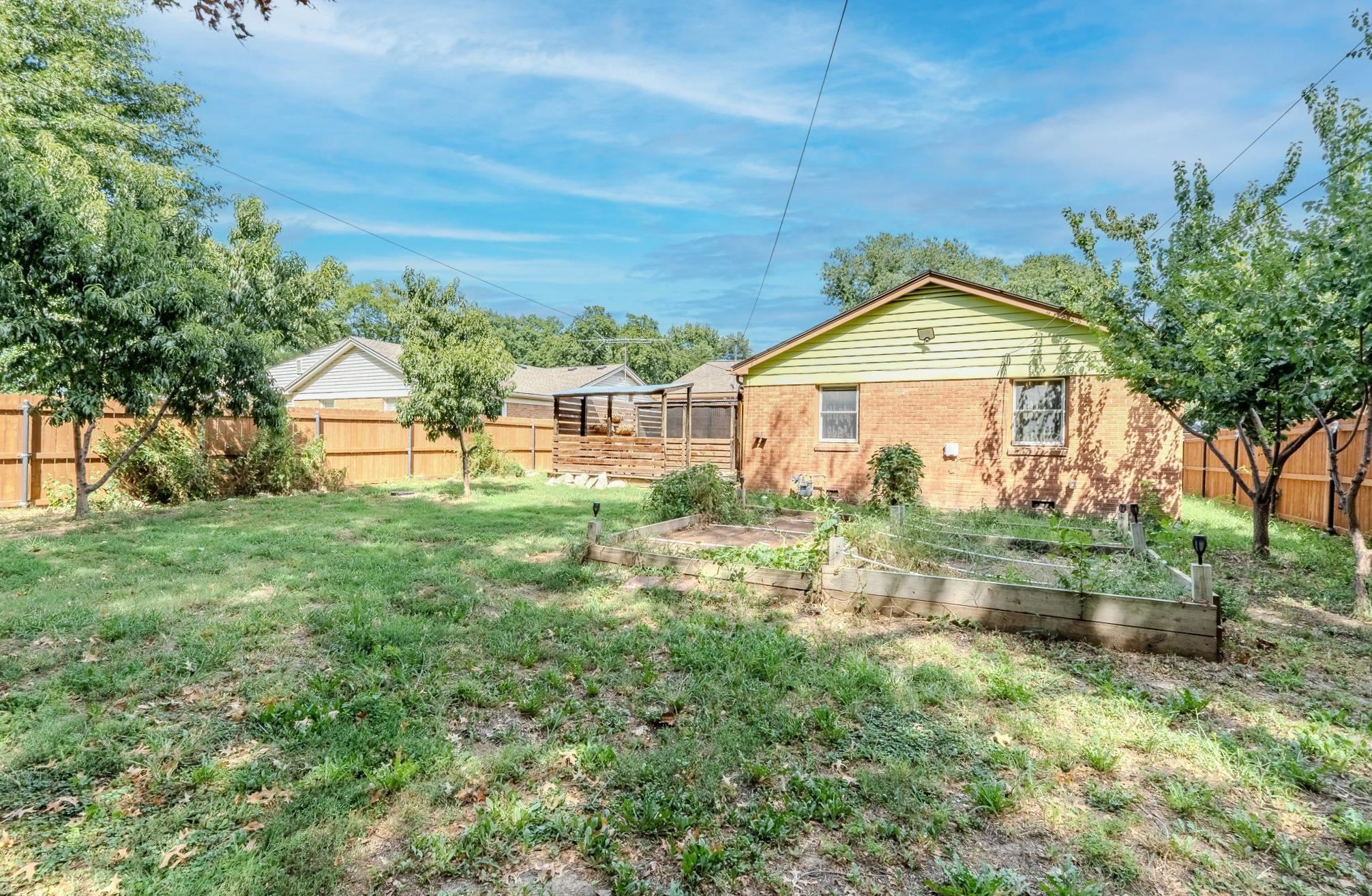1127 N Derby Ave, Derby, KS 67037