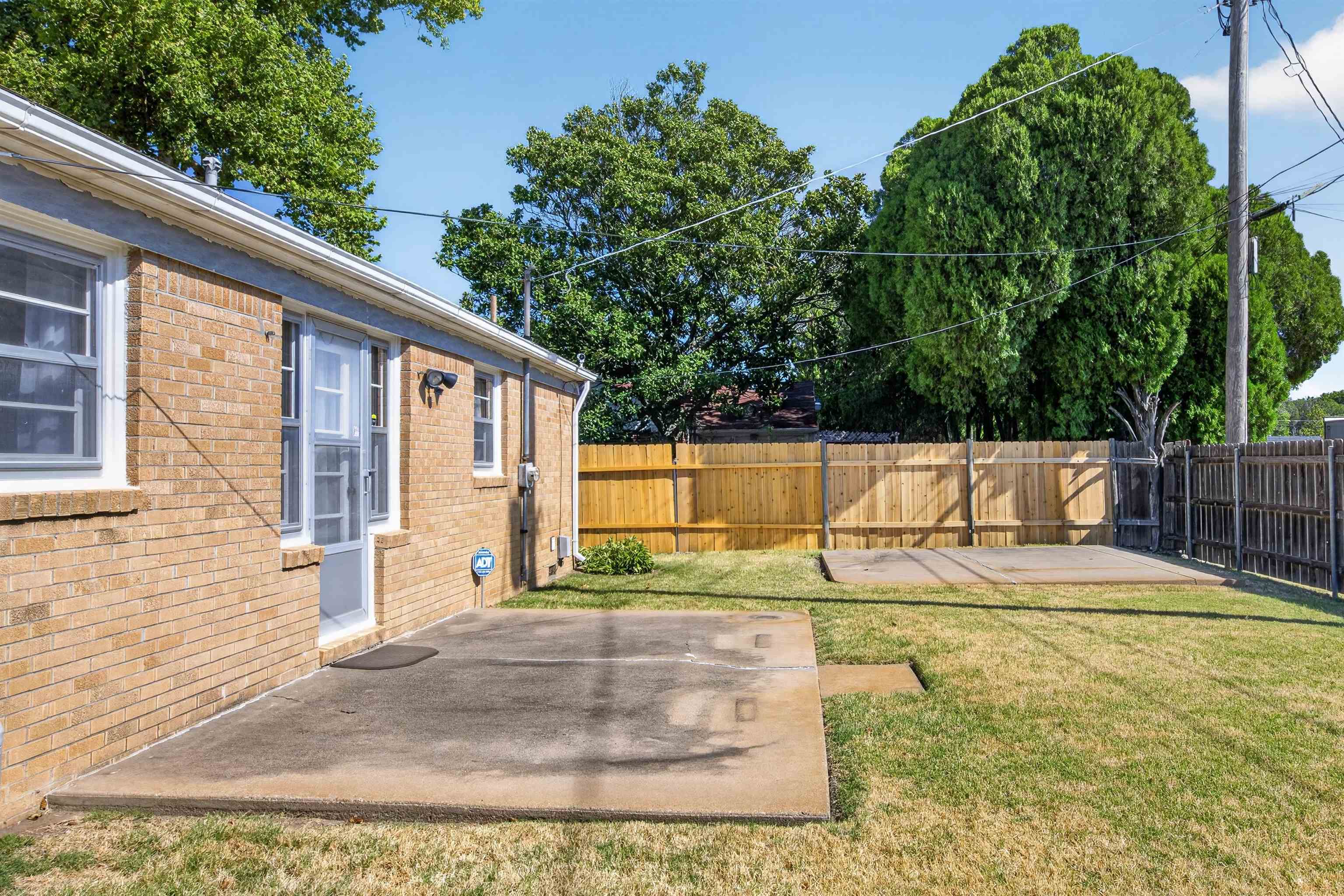 2826 S Greenwood Ave, Wichita, KS 67216
