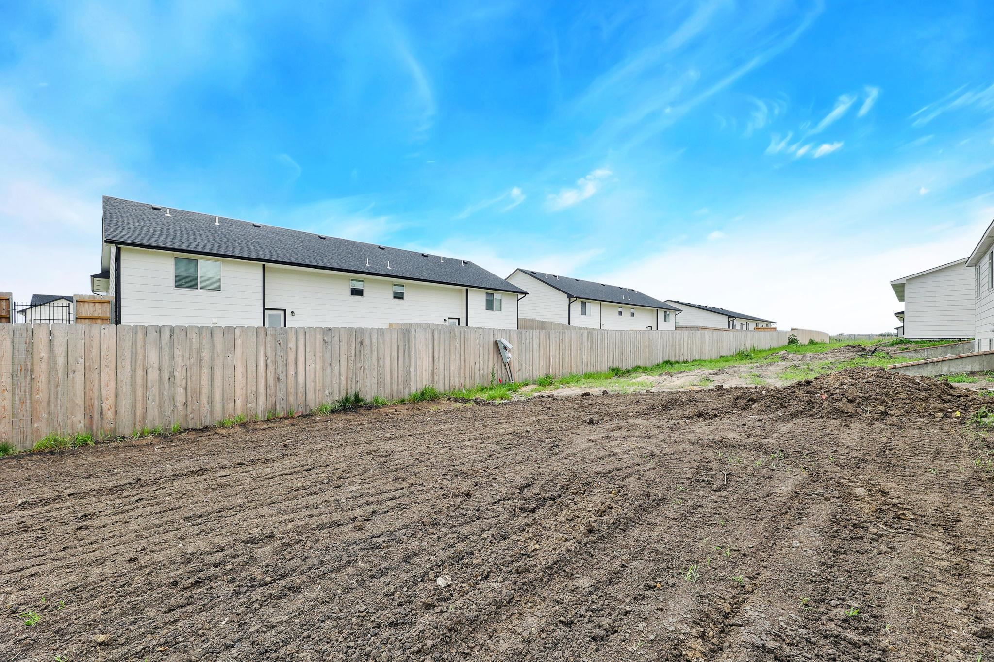 9275 N Fox Pointe, Bel Aire, KS 67226
