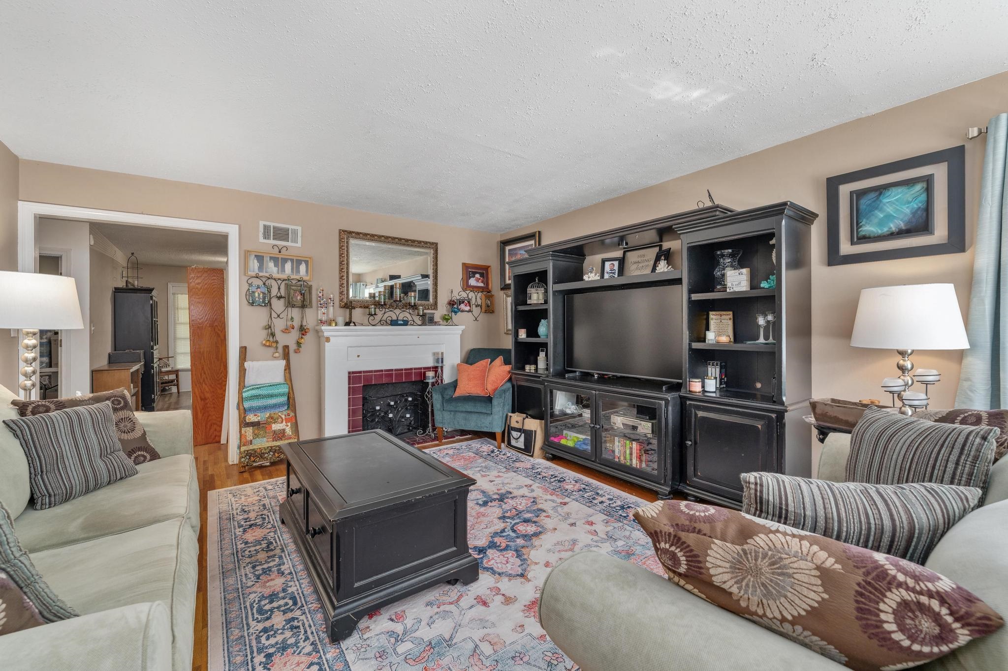 727 S Fountain Ave, Wichita, KS 67218