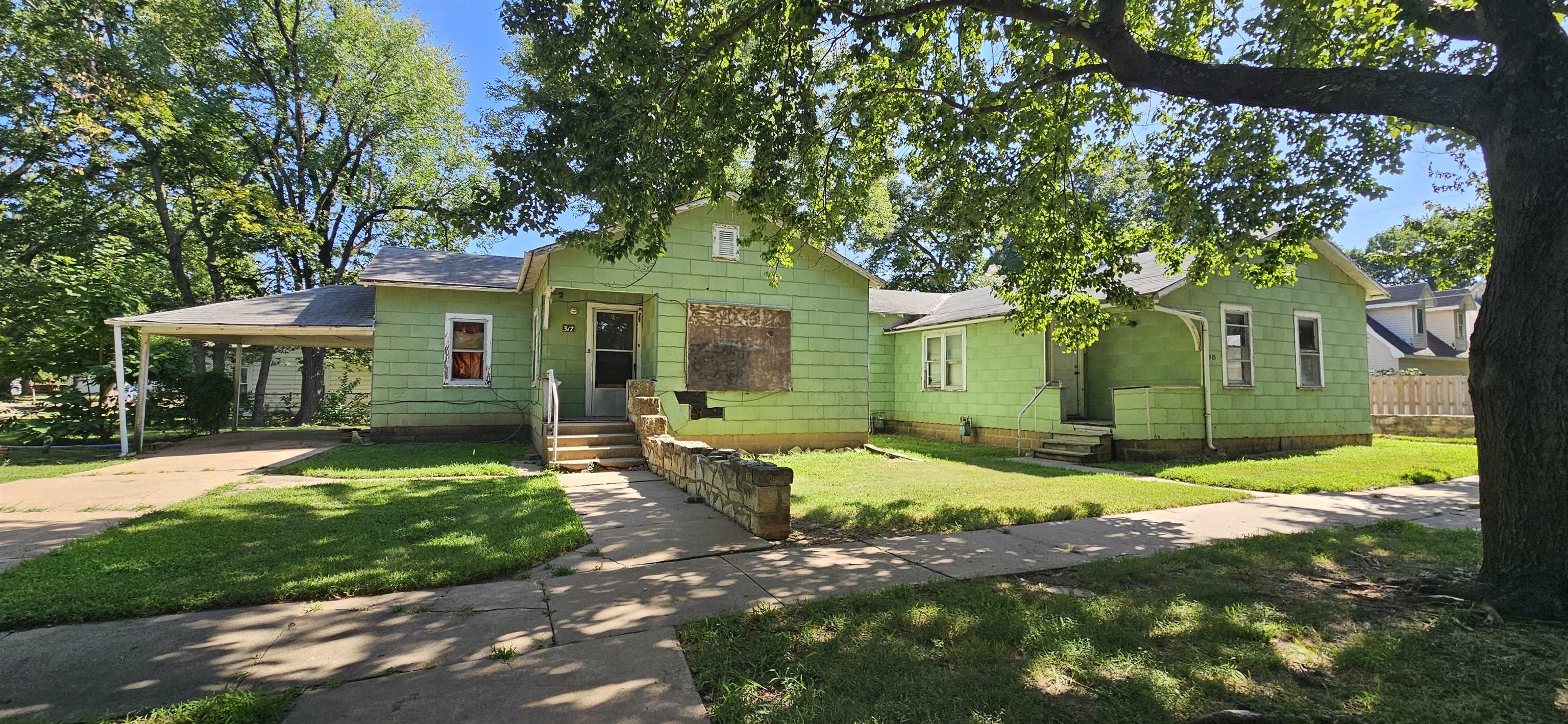 315 E 16th Ave, Winfield, KS 67156