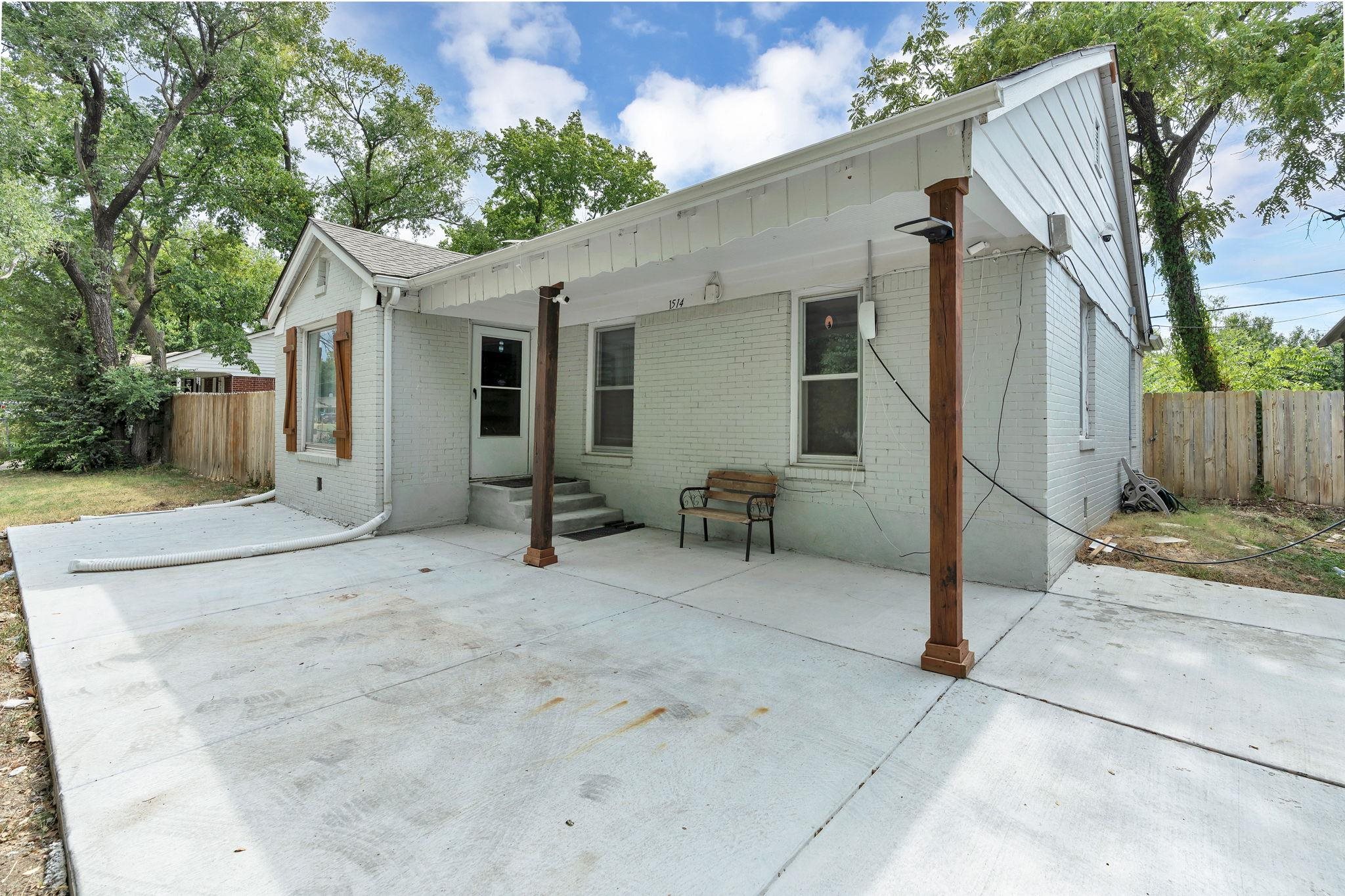 1514 Matlock Dr, Wichita, KS 67208