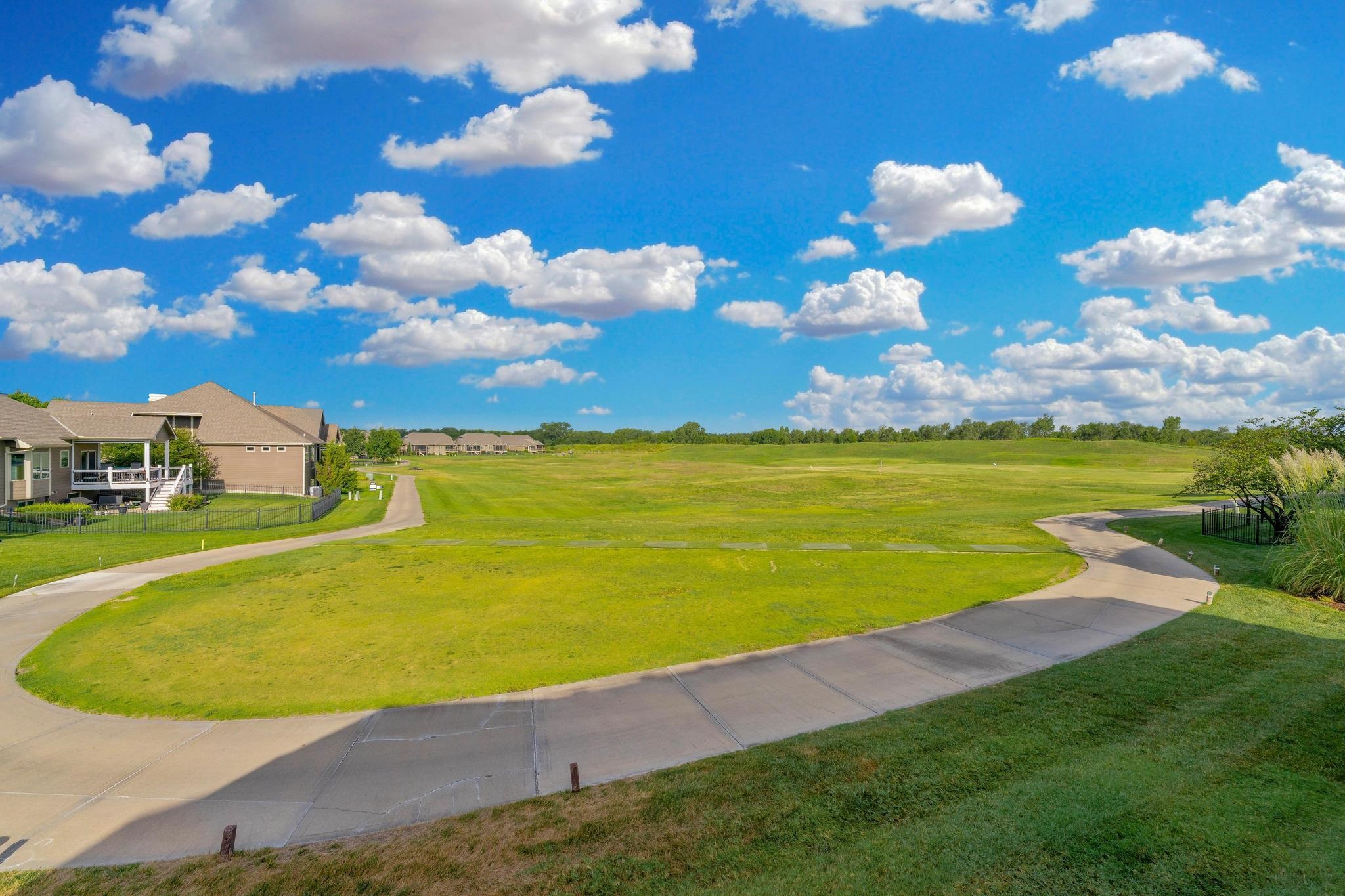 707 N Prairie Dunes St, Wichita, KS 67230