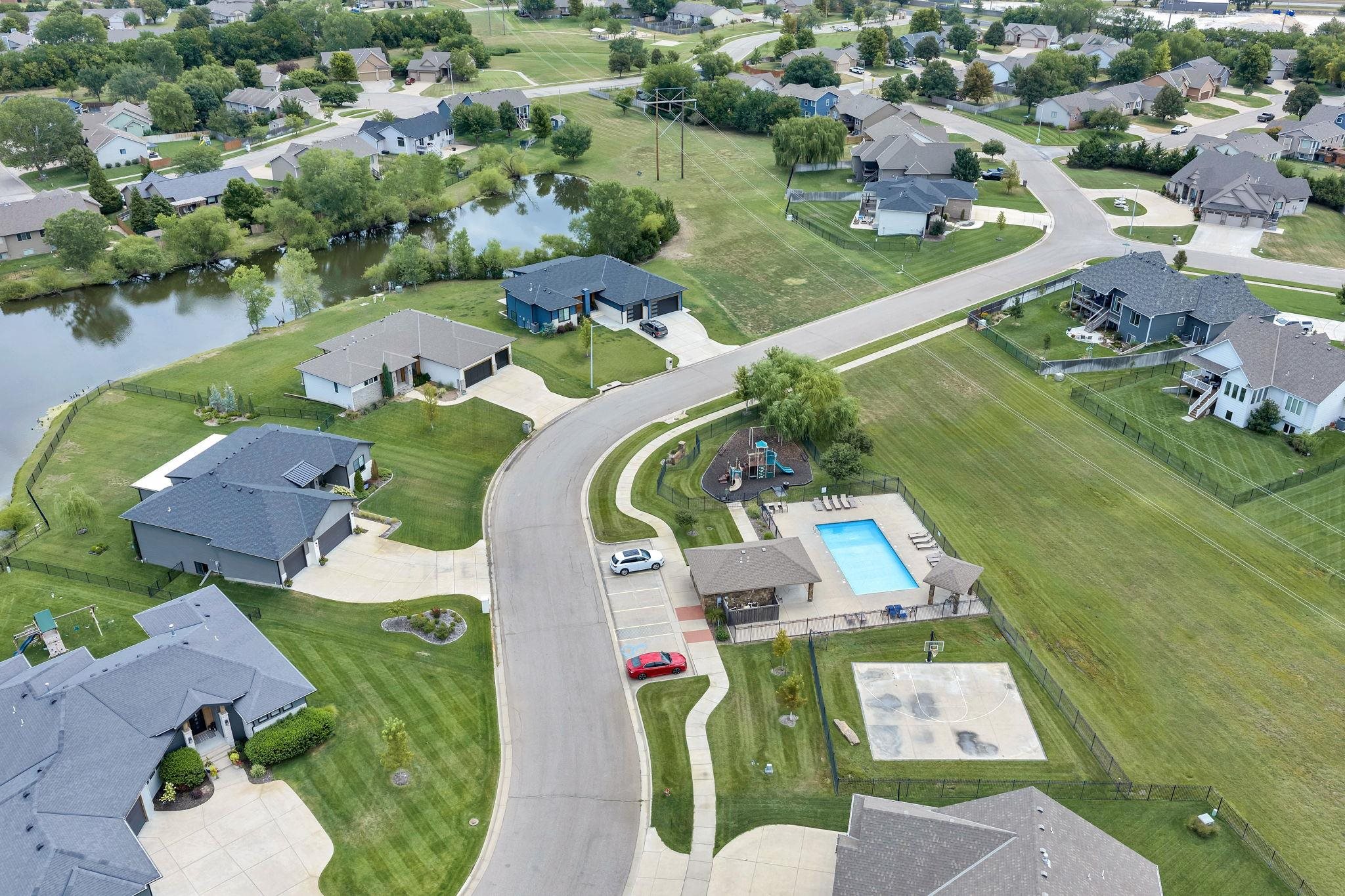 1619 N Lakeside Dr, Andover, KS 67002