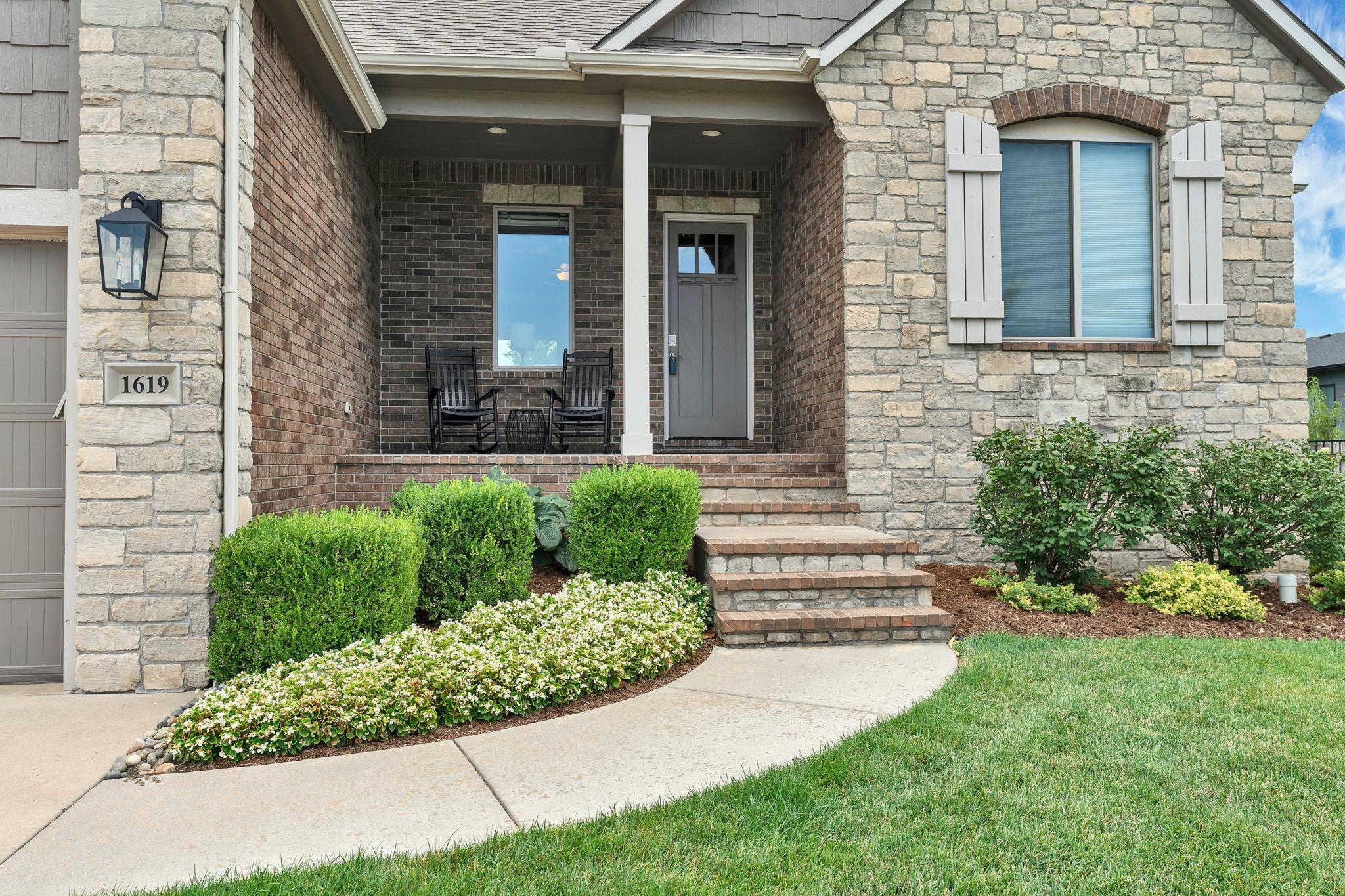 1619 N Lakeside Dr, Andover, KS 67002