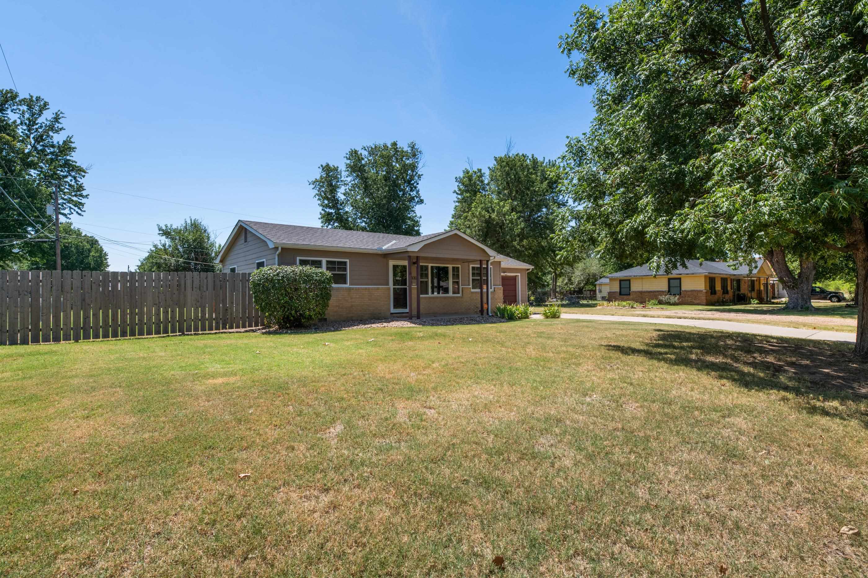 1011 W Lockwood St, Wichita, KS 67217