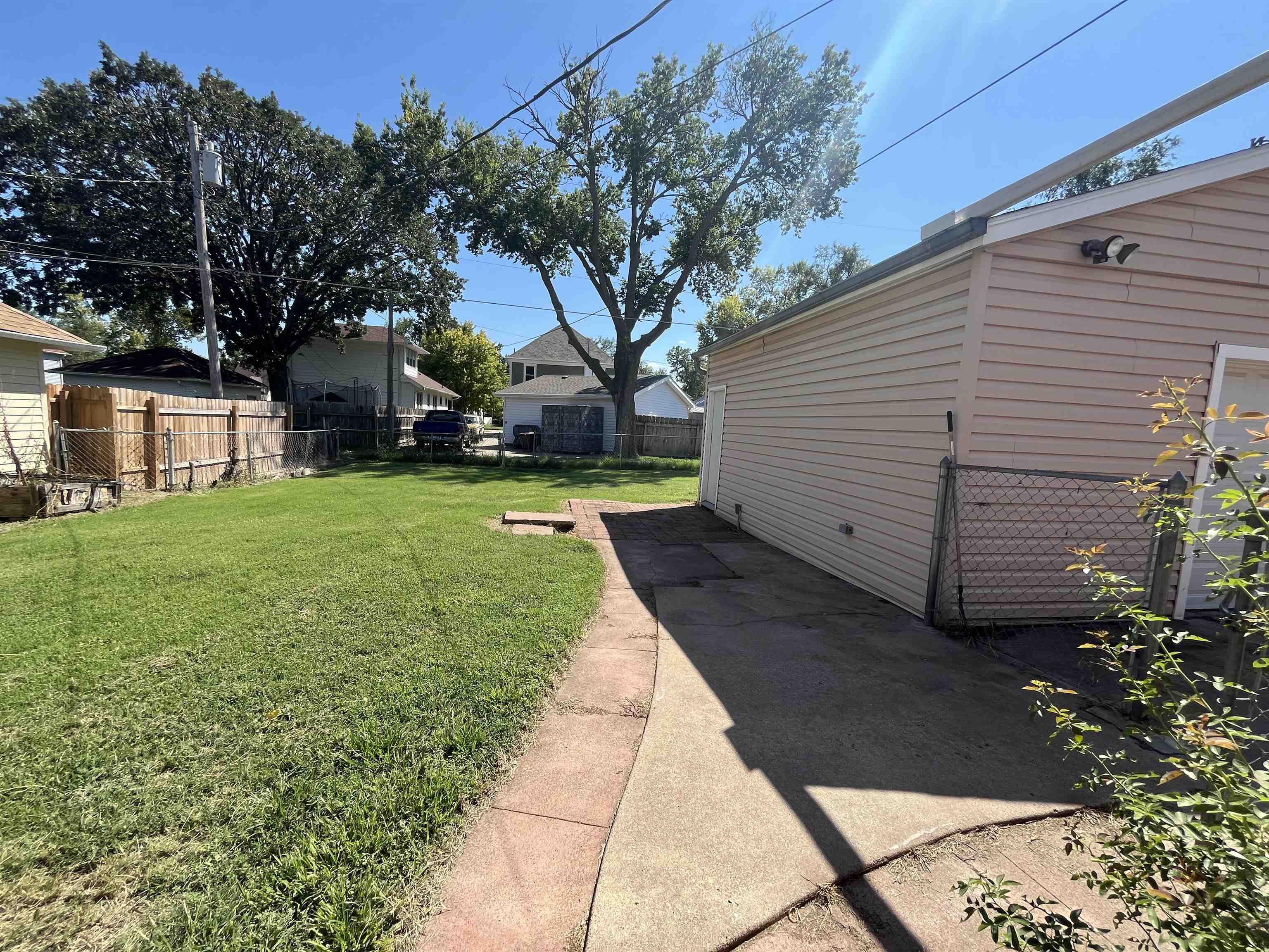 116 E Minneapolis Ave, Salina, KS 67401