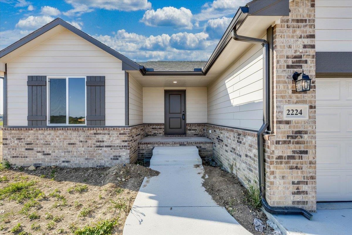 2224 E Arrowhead St, Andover, KS 67002