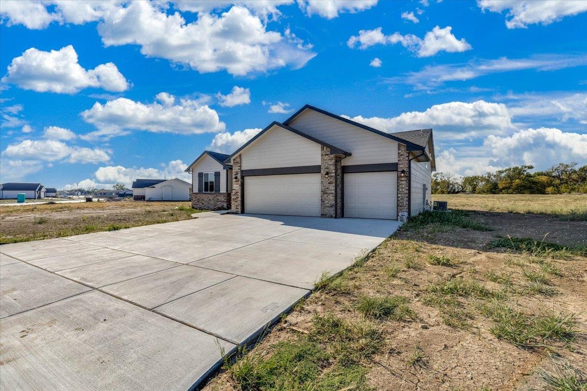 2224 E Arrowhead St, Andover, KS 67002