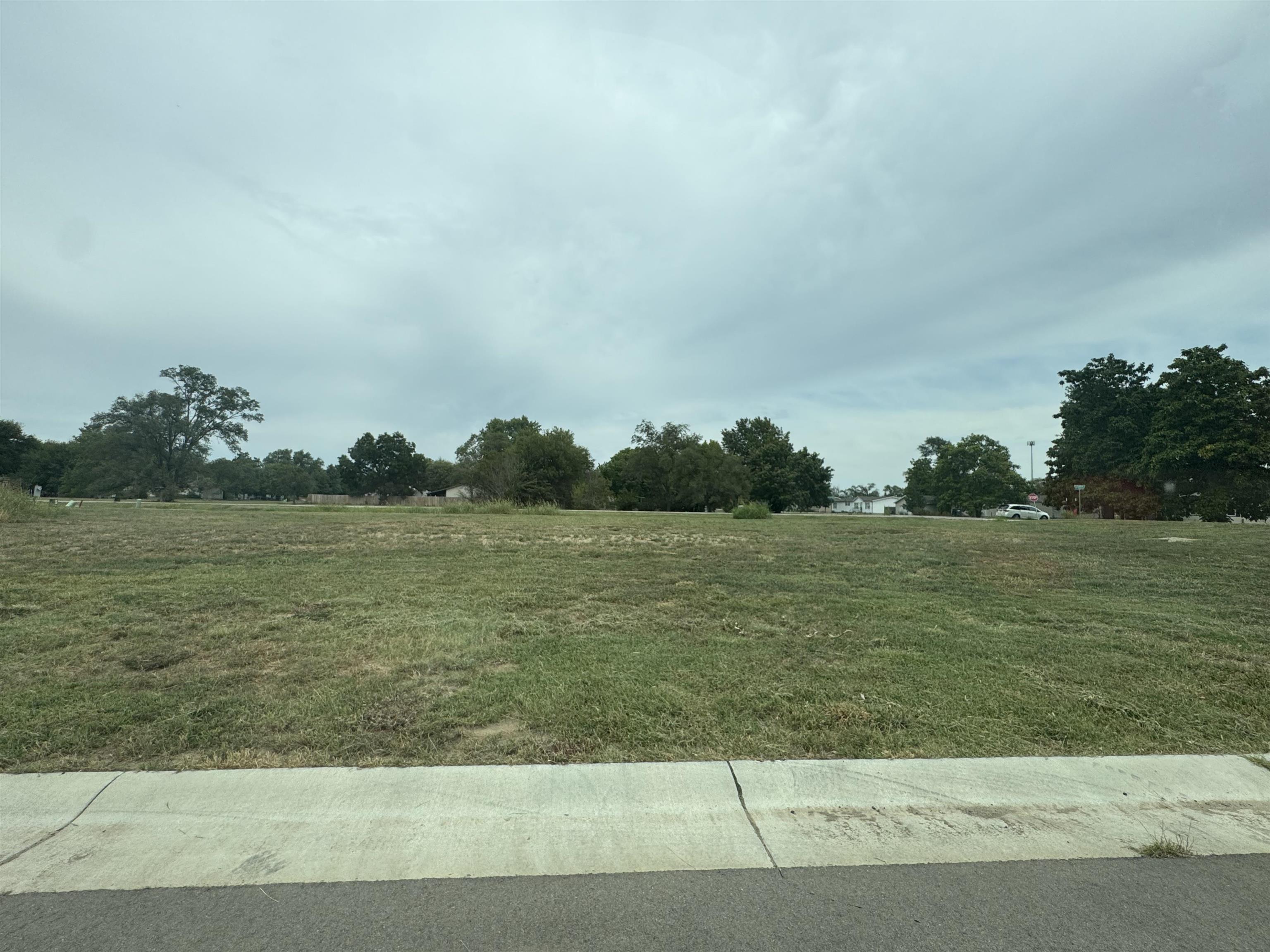 2220-2222 E Plaza Ct, Haysville, KS 67060