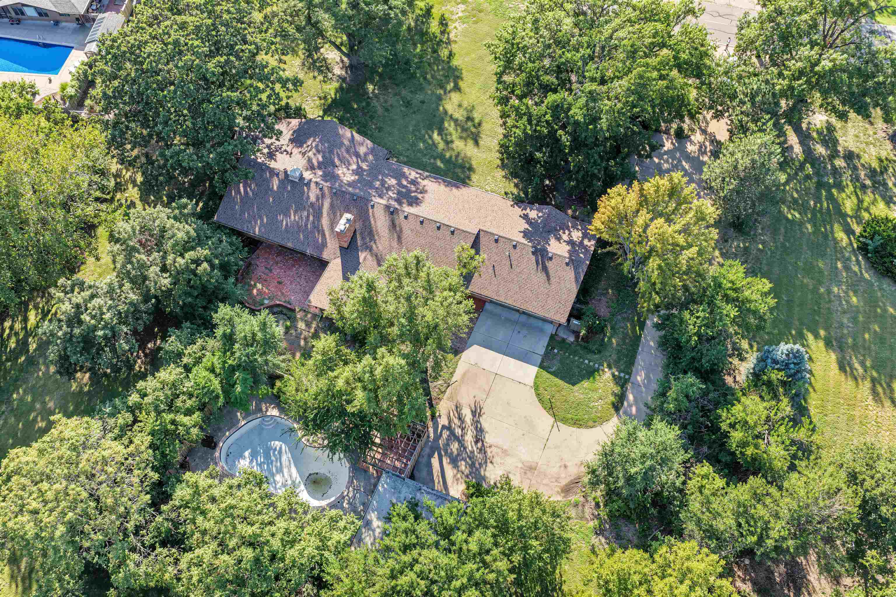 534 Upper Mill Hts Dr, Salina, KS 67401