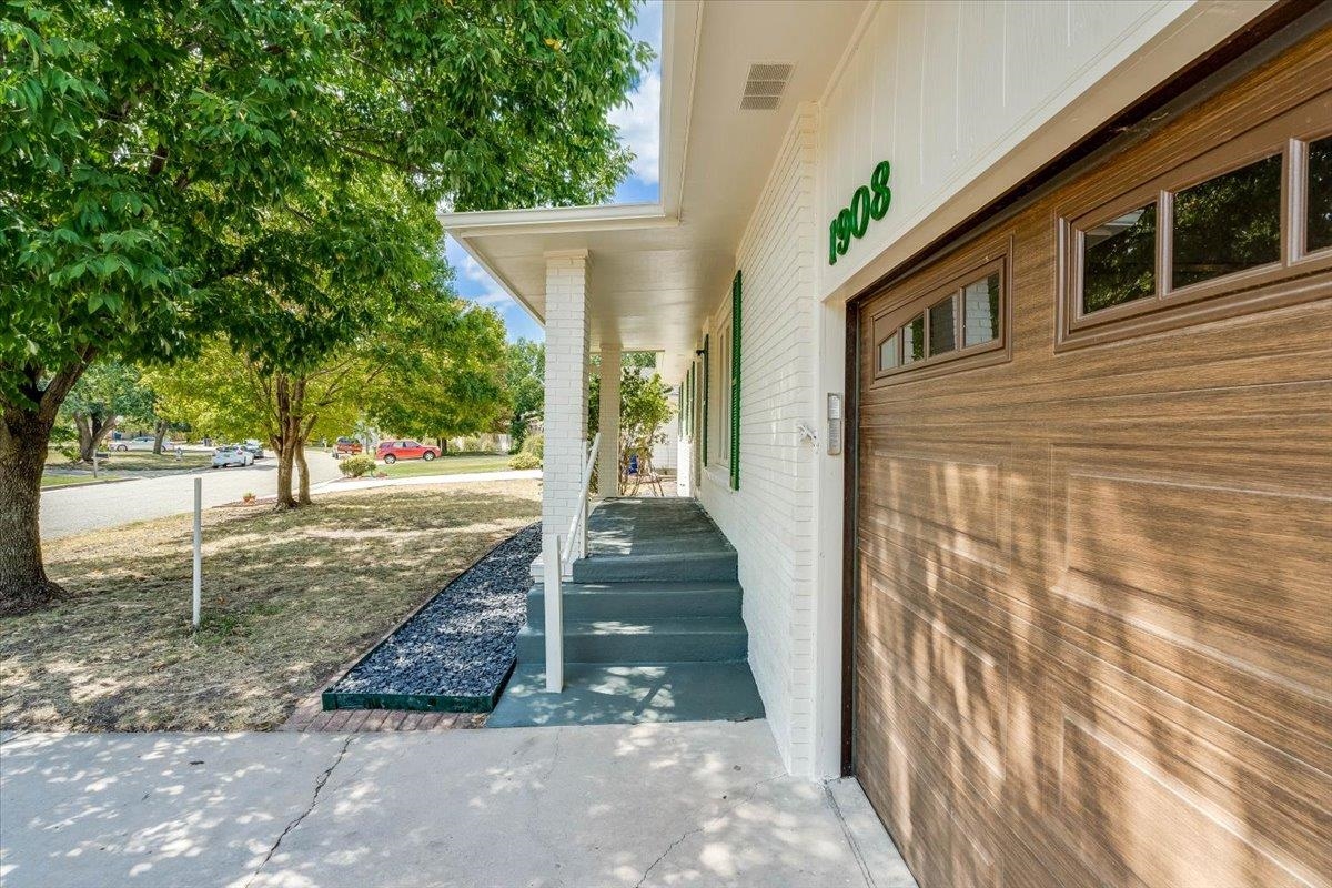 1908 Cypress, Newton, KS 67114
