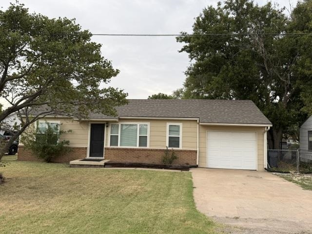 1229 N Spencer Rd, Newton, KS 67114
