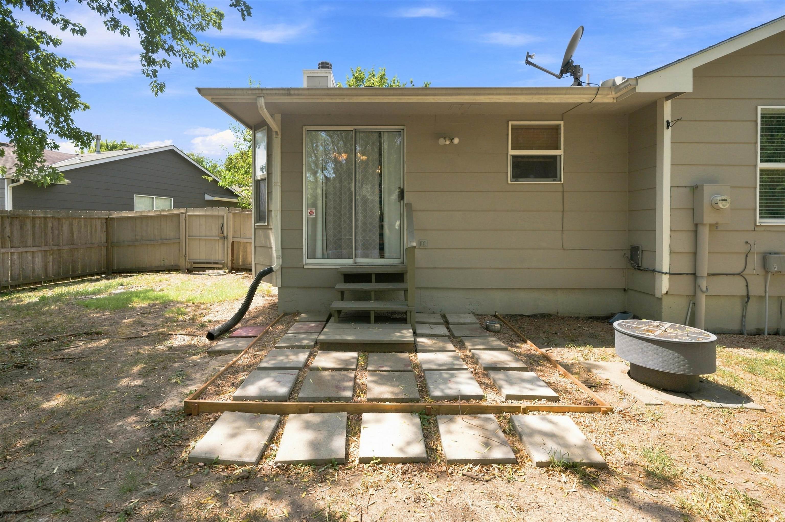 1748 N Basswood Ct, Andover, KS 67002