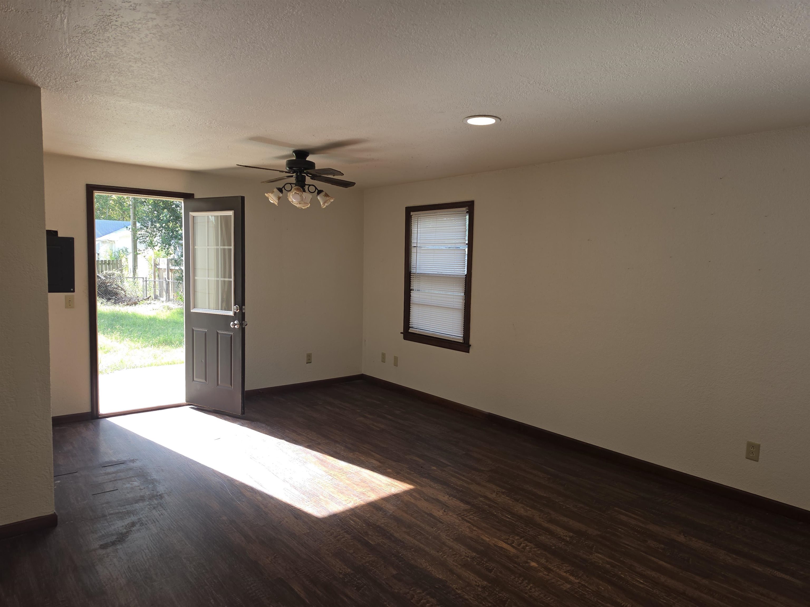 4415 S Oak Ave, Wichita, KS 67217
