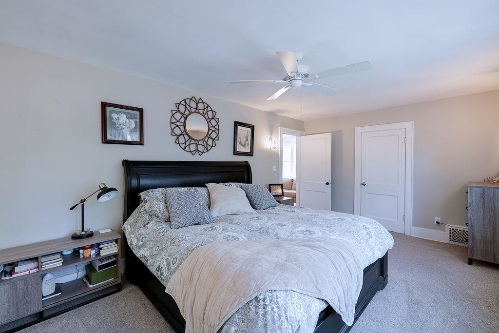 902 E 8th Ave, Winfield, KS 67156