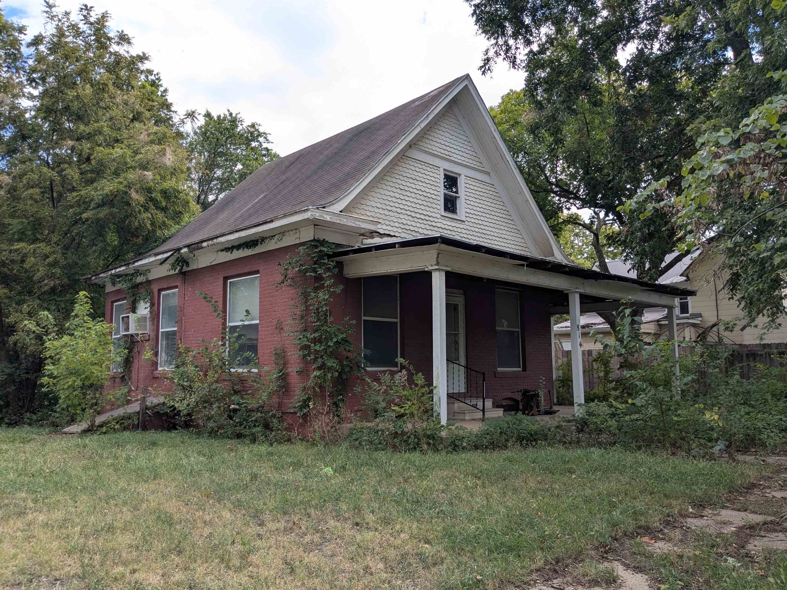 814 Walton, Winfield, KS 67156