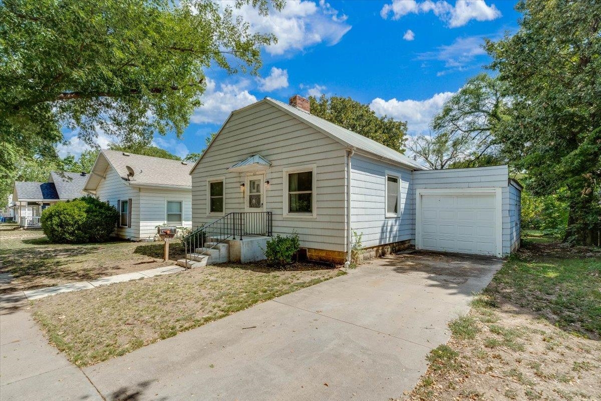 323 E Broadway, Augusta, KS 67010