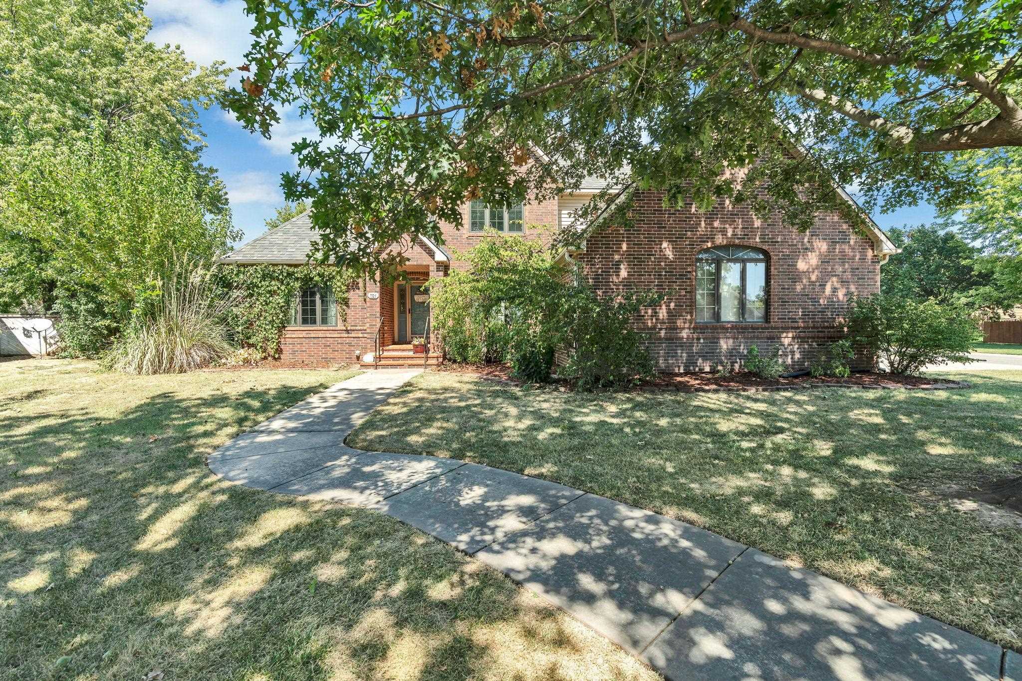 10 E Flanigan Dr, Augusta, KS 67010