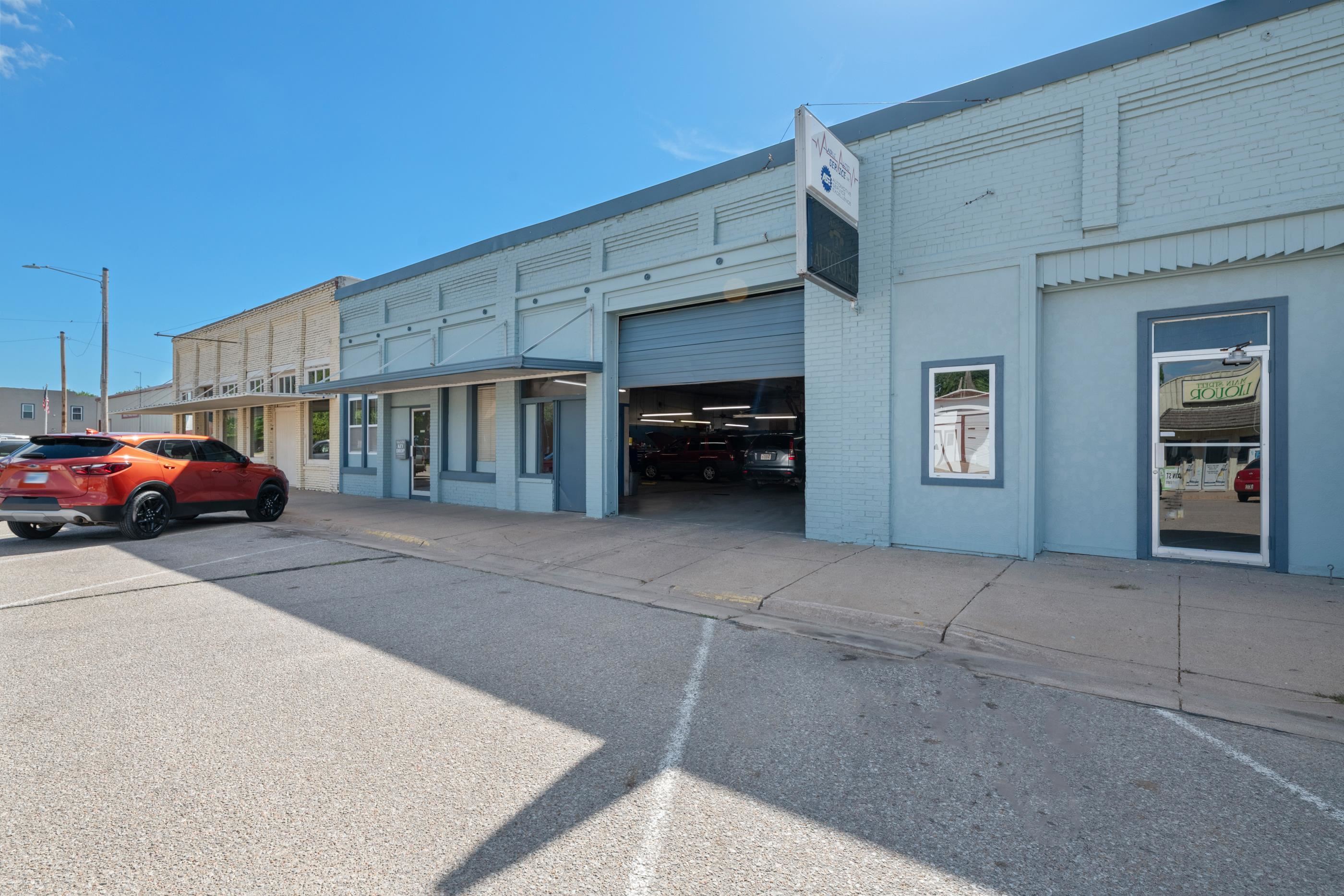 307 - 311 N Main, Andale, KS 67001