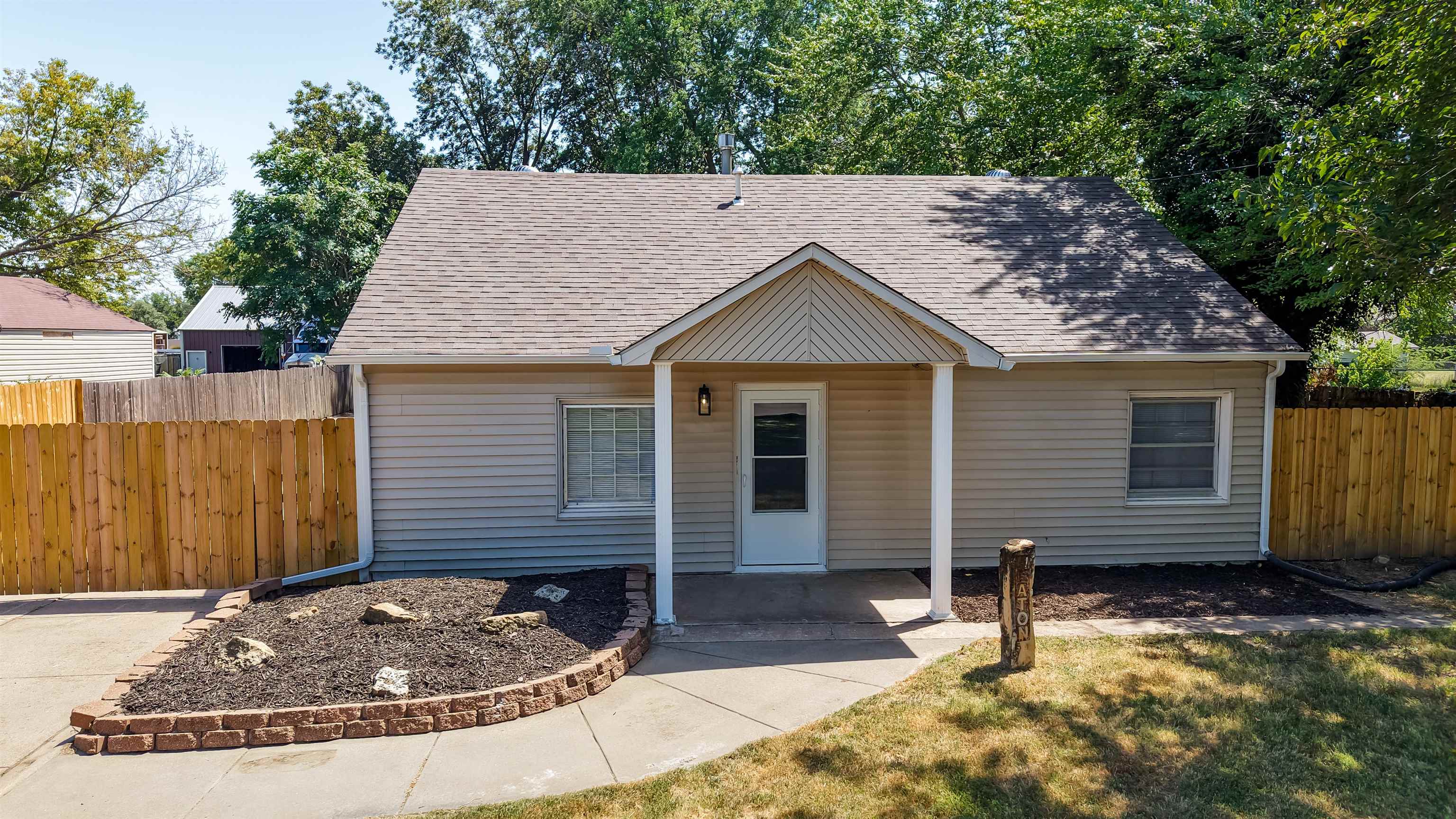 545 W Macarthur, Wichita, KS 67217