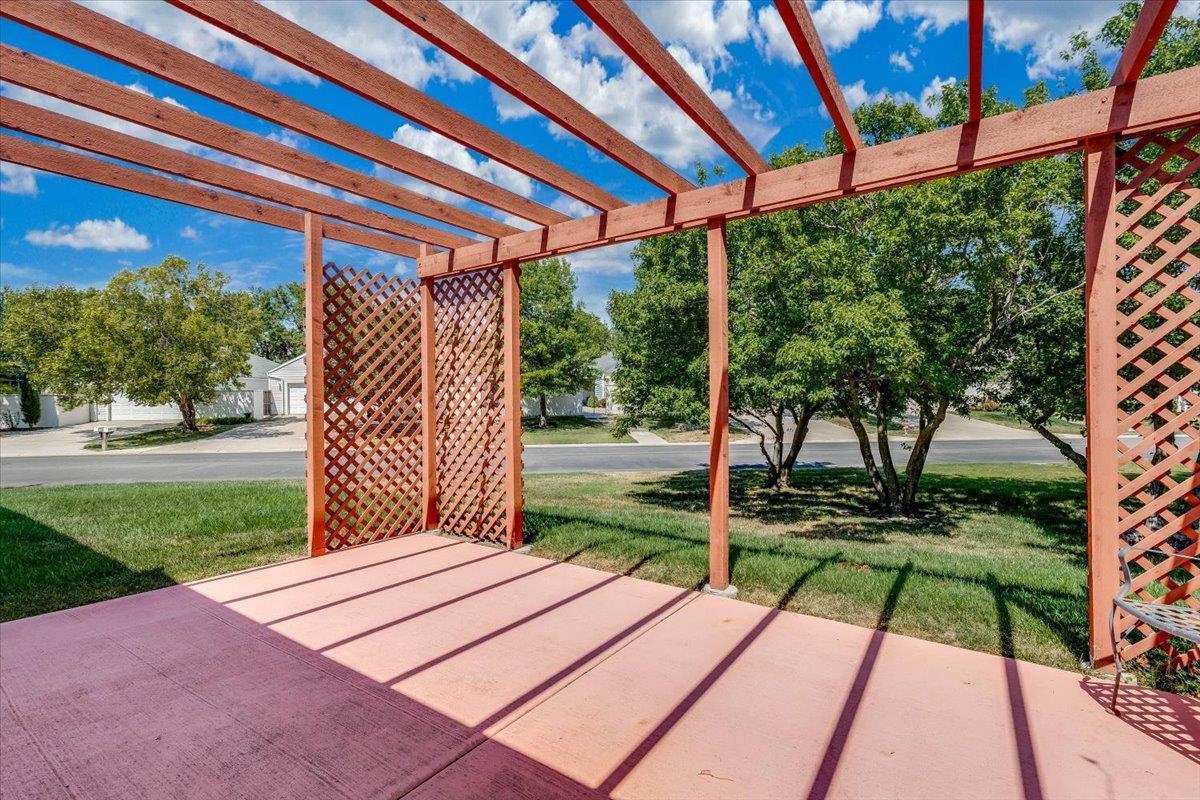 842 N Glenmoor St, Wichita, KS 67206