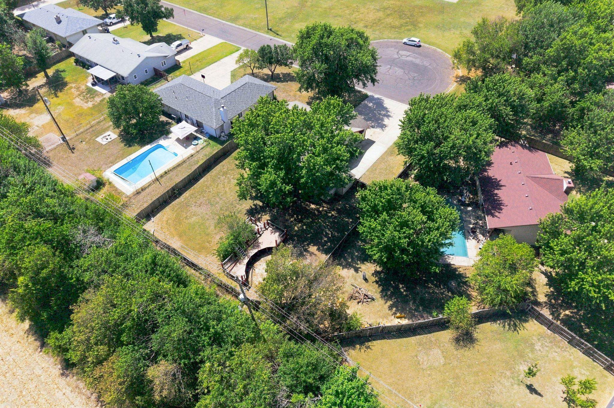 1422 N Tanglewood Ct, Rose Hill, KS 67133