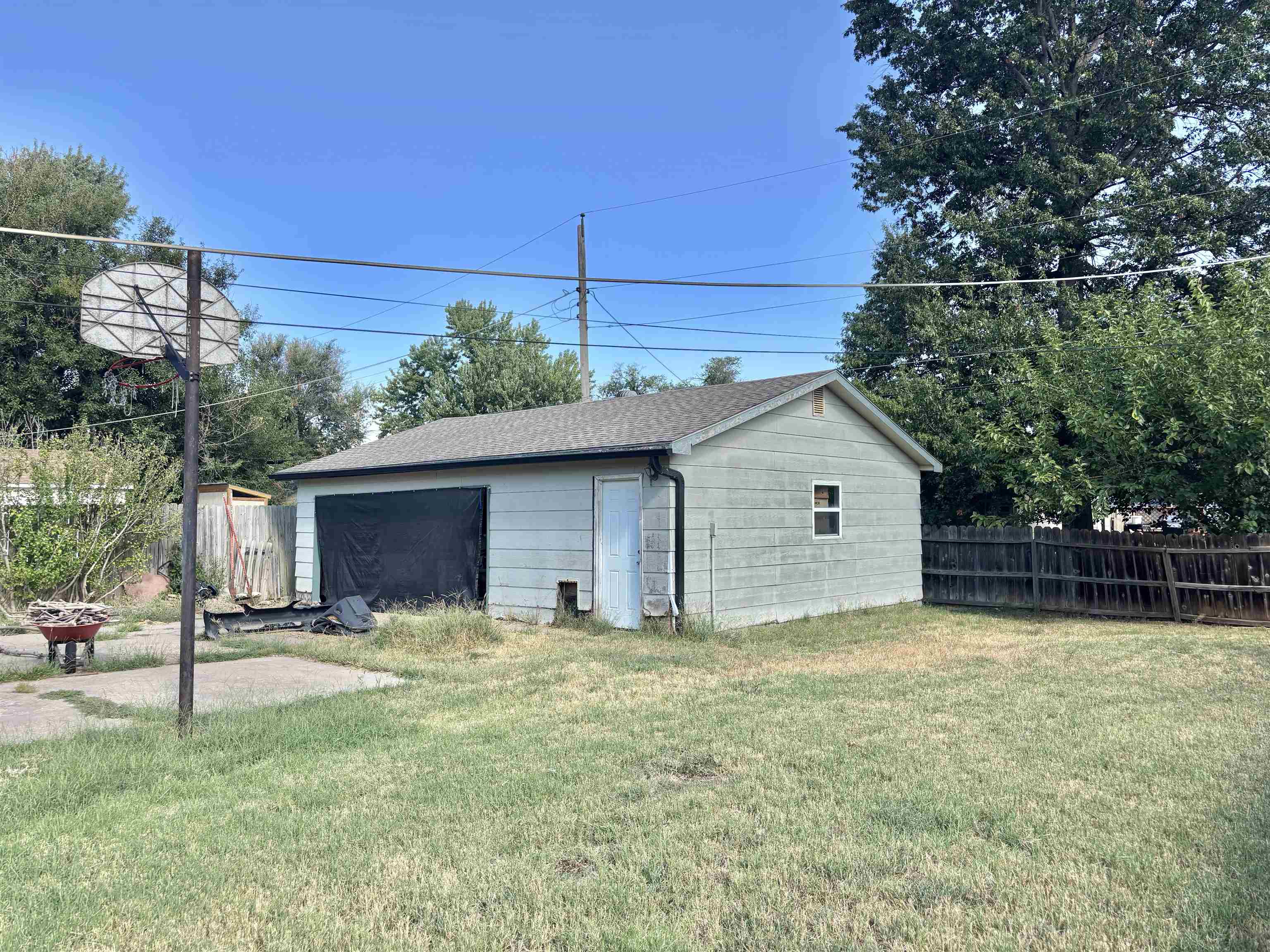 2304 W Southgate St, Wichita, KS 67217