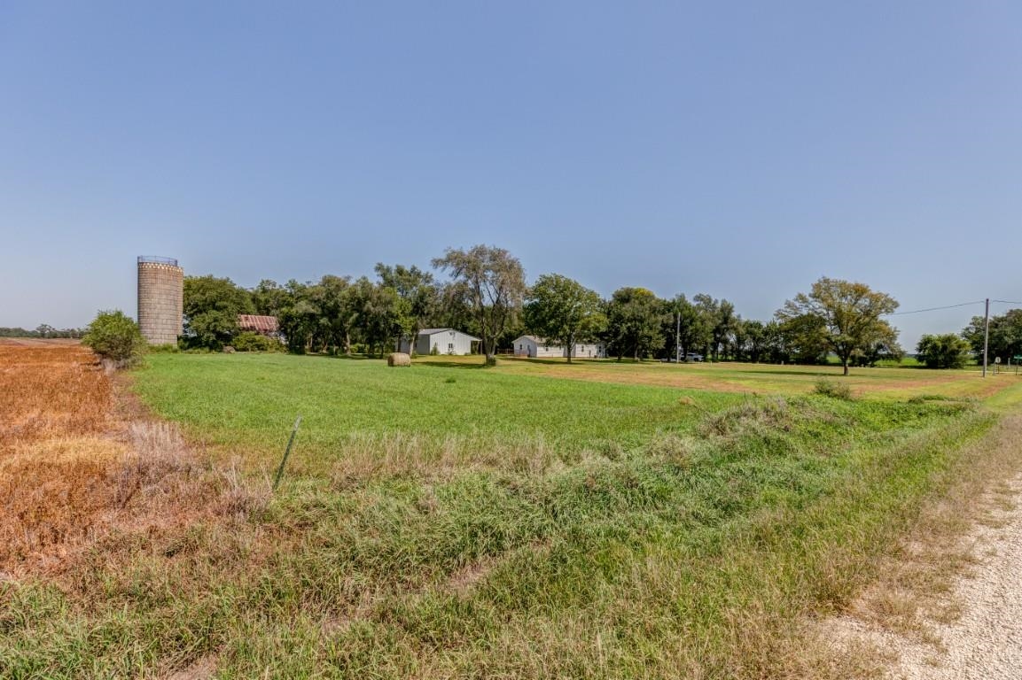 1905 Deer Rd, Abilene, KS 67410