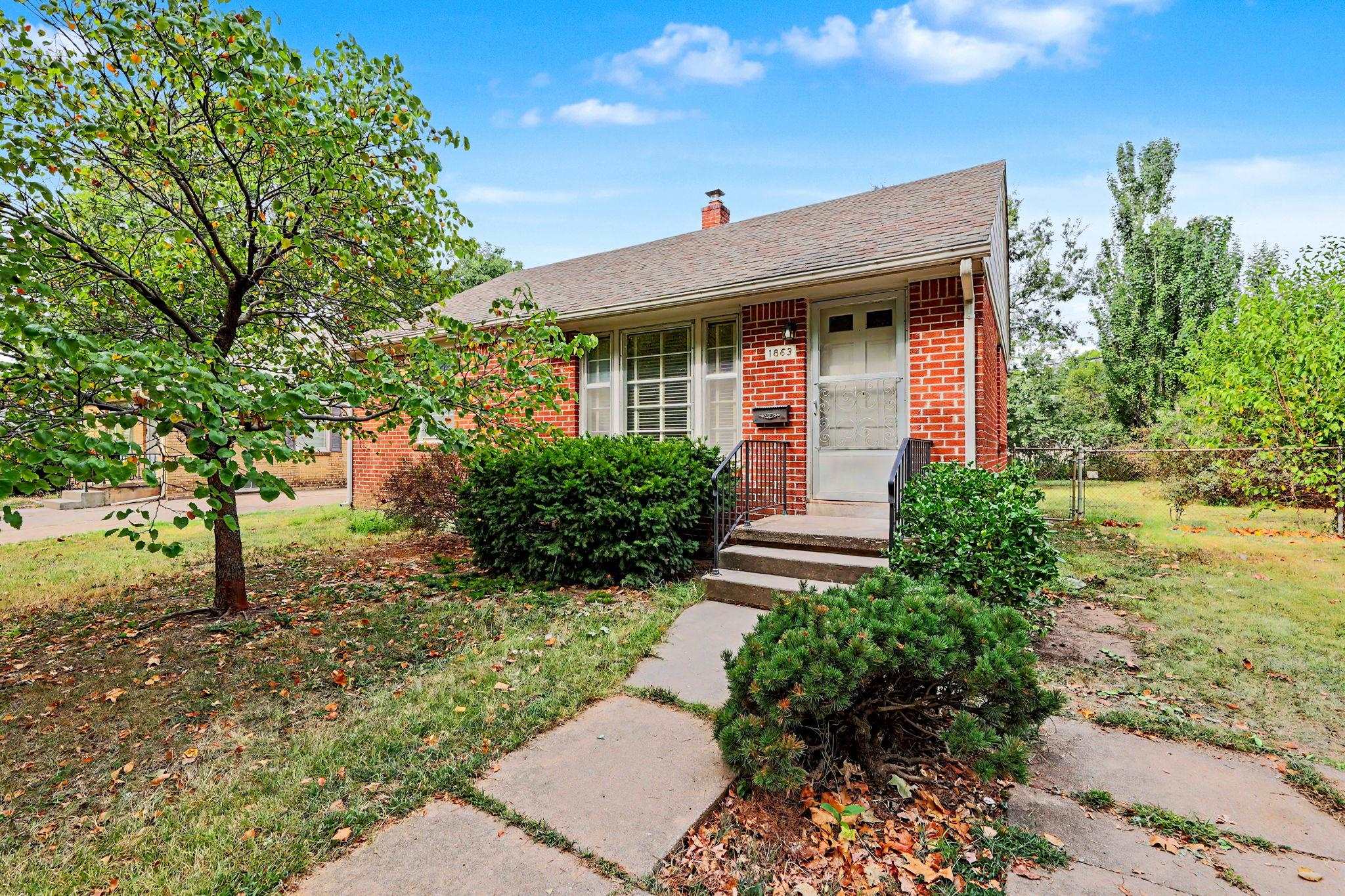1863 S Parkwood, Wichita, KS 67218