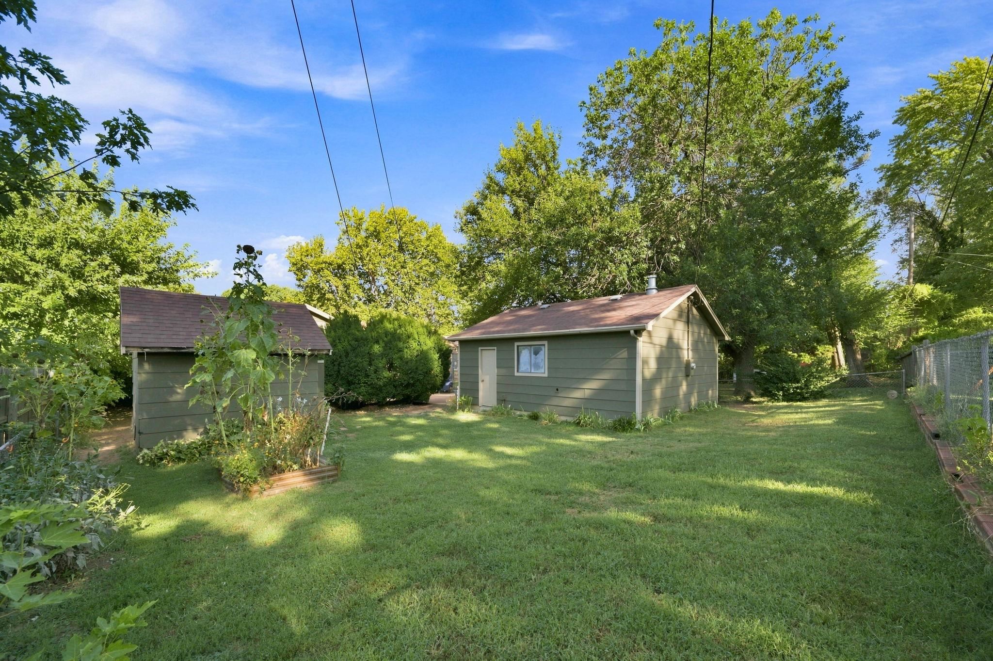 1220 N Lakeview Dr, Derby, KS 67037