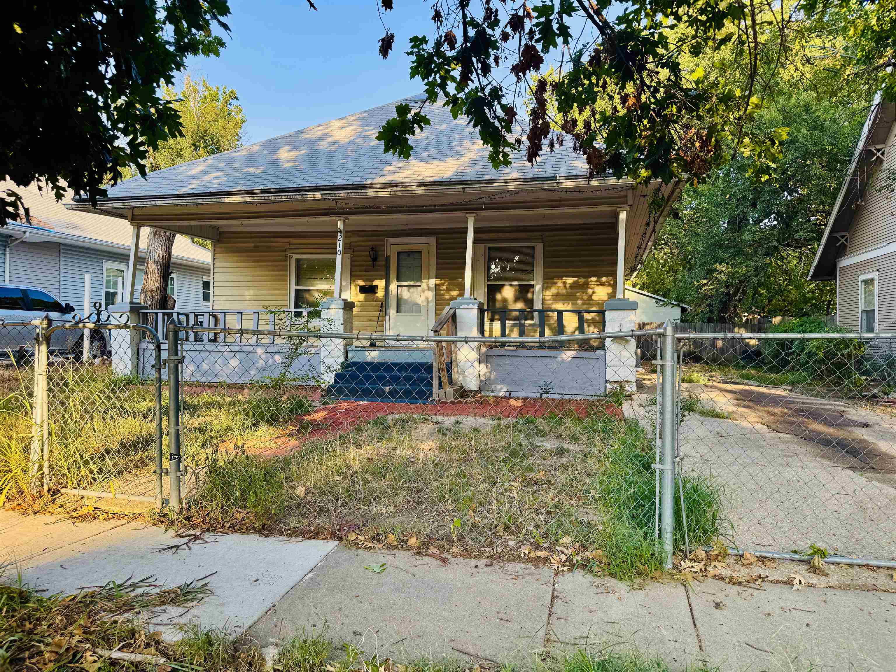 210 S Poplar St, Wichita, KS 67211