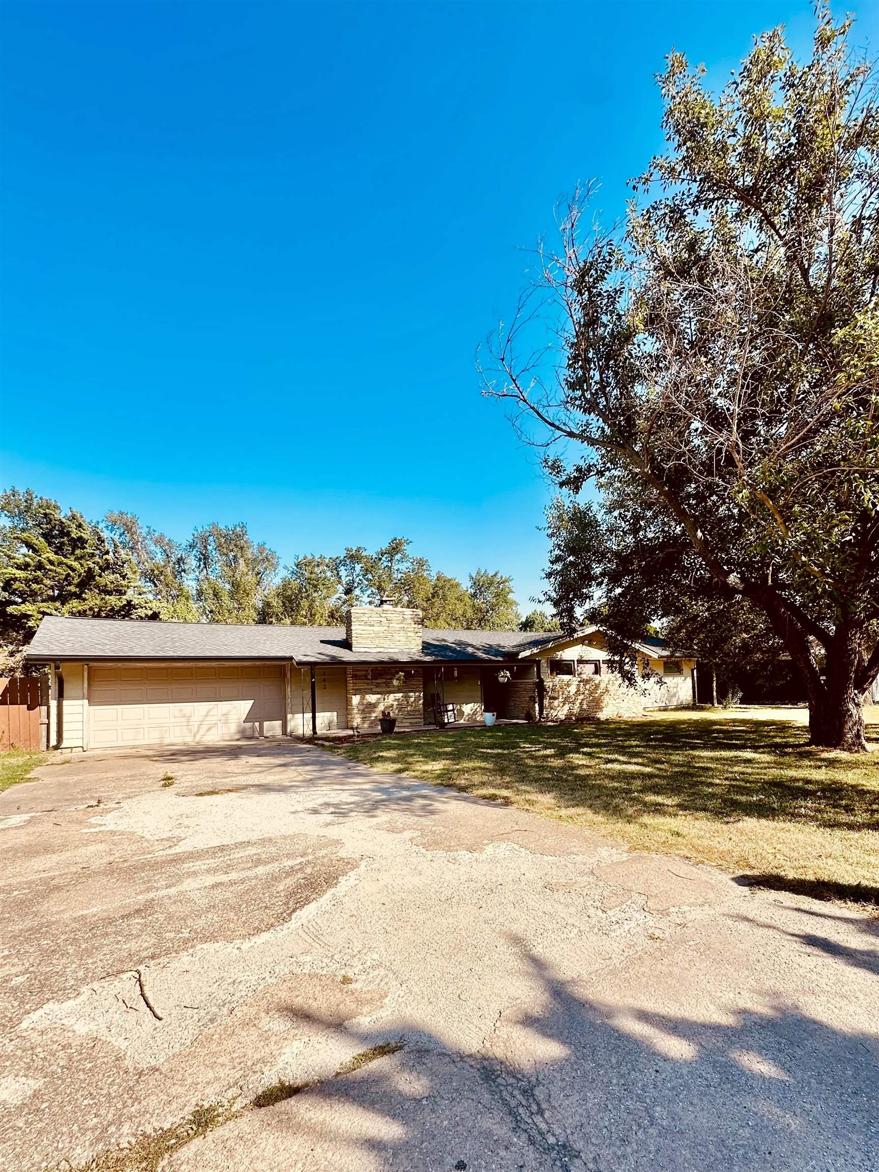 342 S Winterset Ln, Wichita, KS 67209