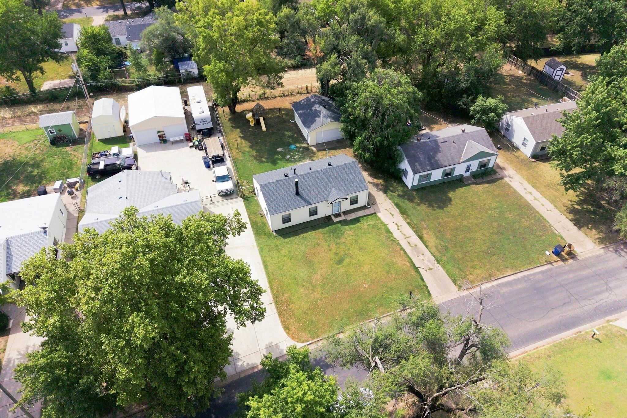 1415 E Evanston St, Park City, KS 67219-1330
