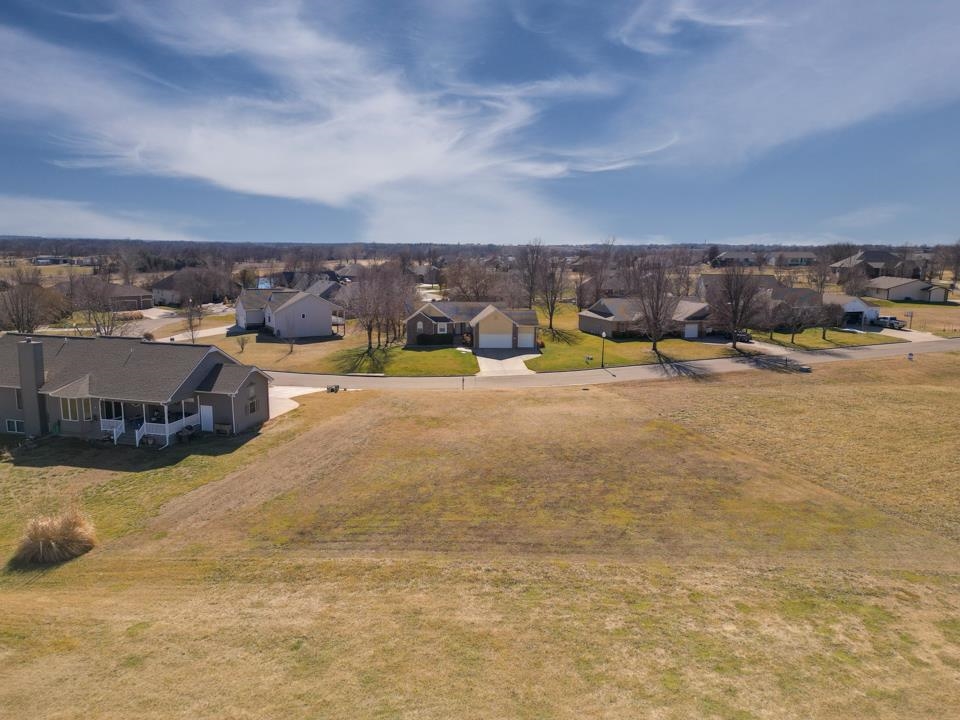 624 Quail Nest Rd, Winfield, KS 67156