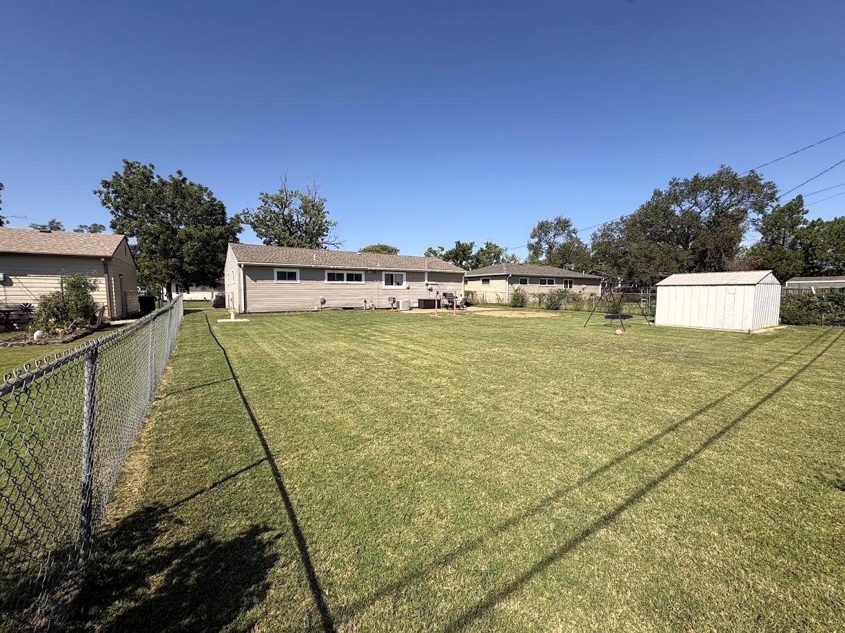 1607 Hickory St, Salina, KS 67401